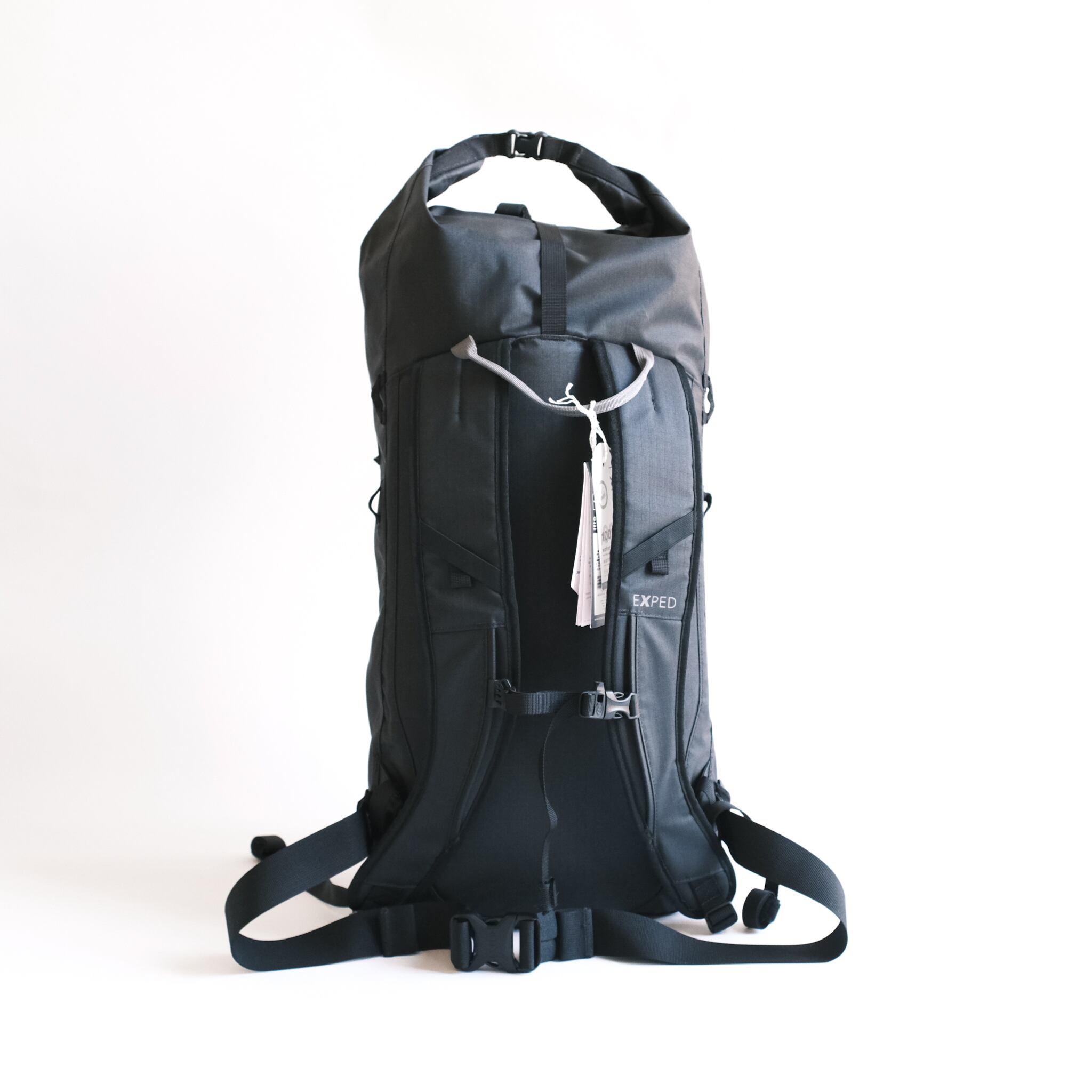 幅広で荷重分散が調子の良いショルダーハーネス、ウェストハーネスはハーネスは取り外し可能