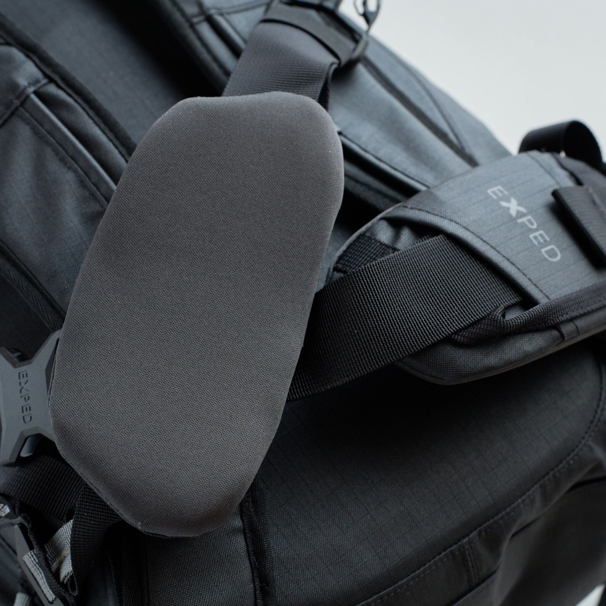 取り外し可能なクッションを備えたウエストベルト