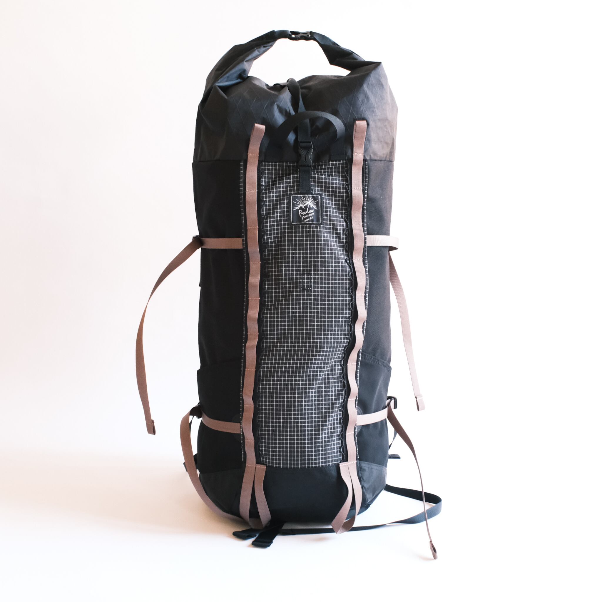 縦の2本のデイジーチェーンとサイドコンプレッションであらゆるギアを装着可能