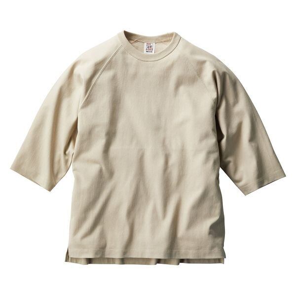 オープンエンド糸を使用しているのでボリュームもありつつ、 ドライでザックリとした風合いが特徴