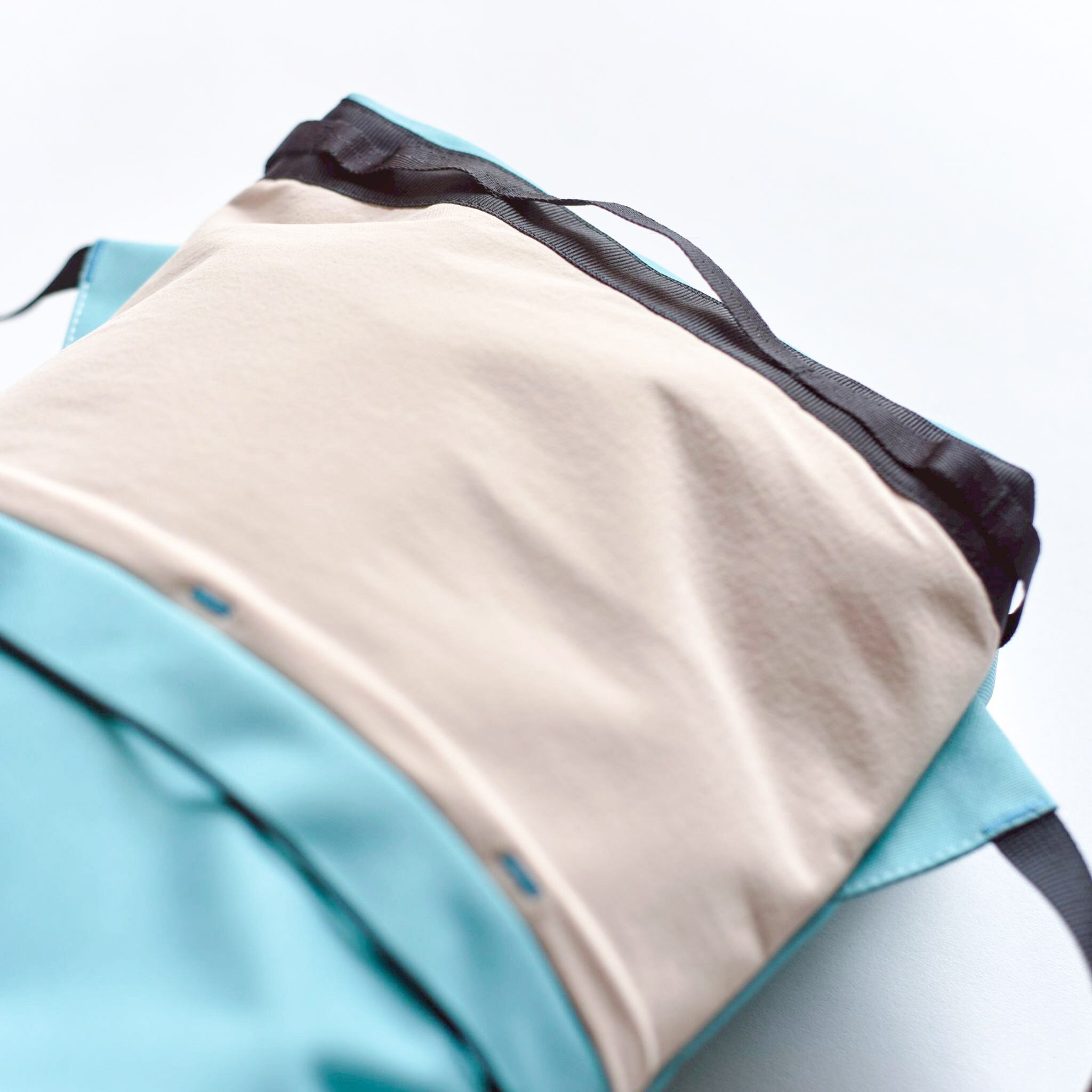 下部のデイジーチェーンは様々なアレンジが可能