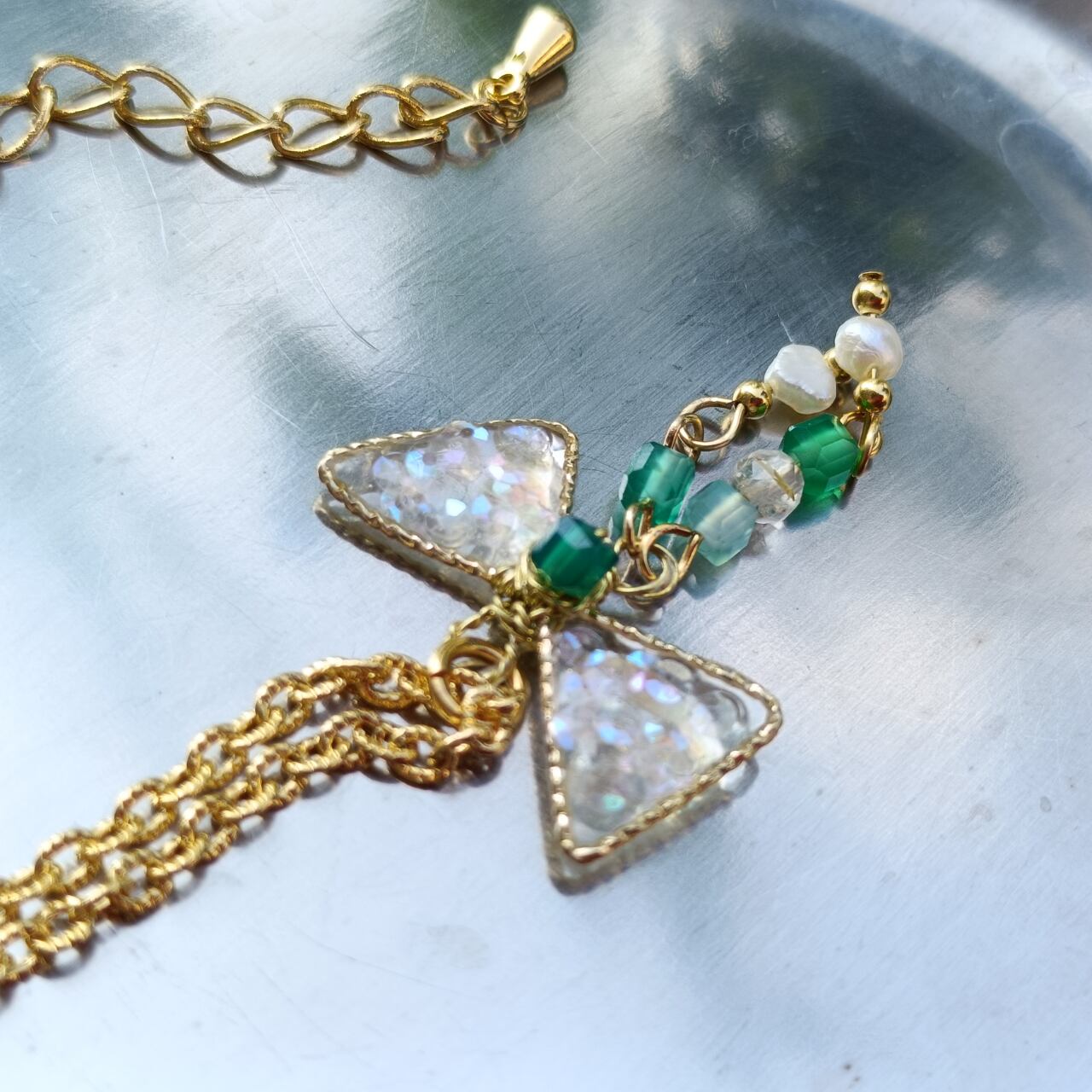 グリーンオニキスは邪気払いや癒し・集中力を高め、心を穏やかに整える石