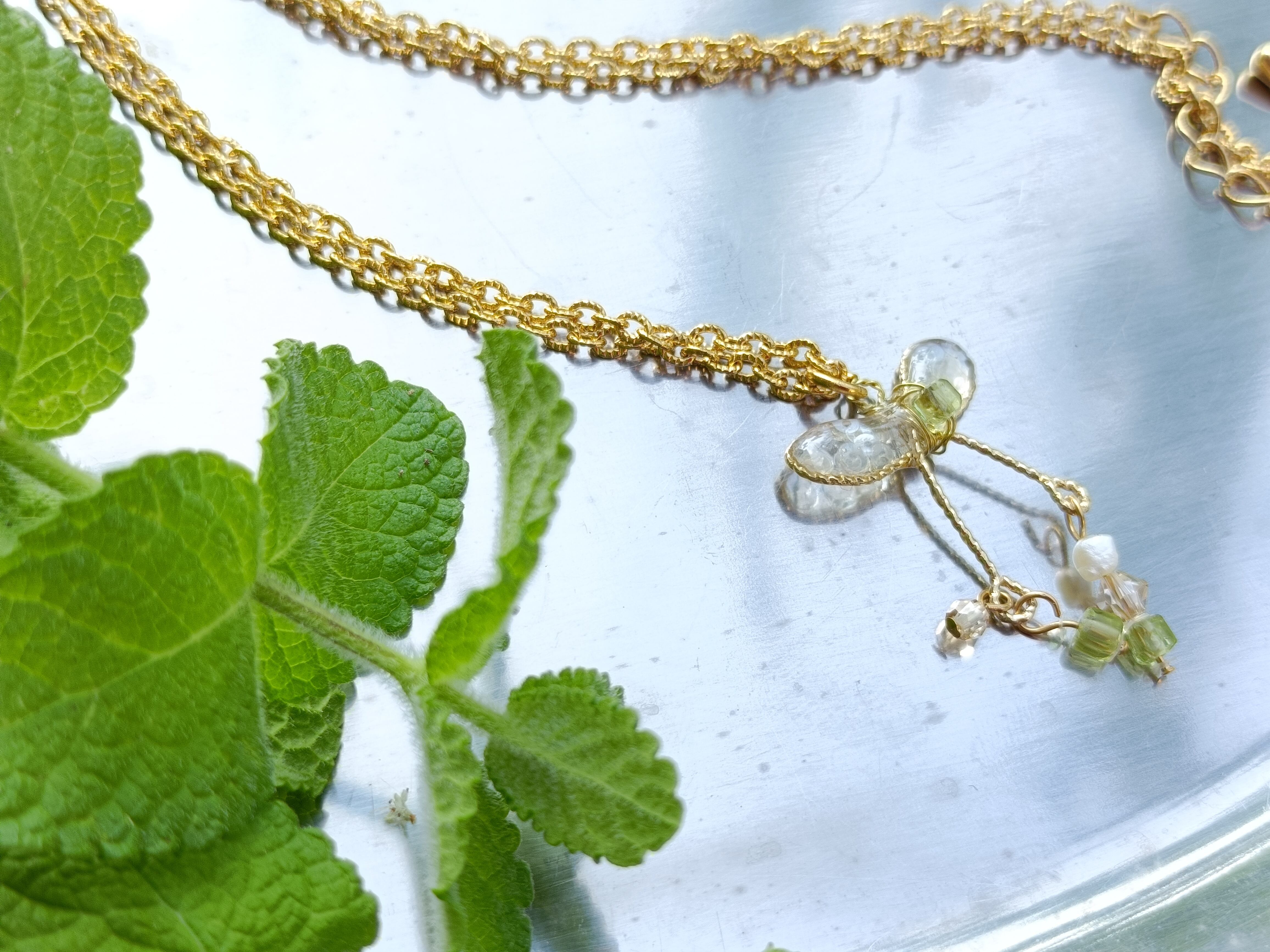 爽やかなミントカラーはリボンの甘い雰囲気にシャープな印象を与えてくれます。