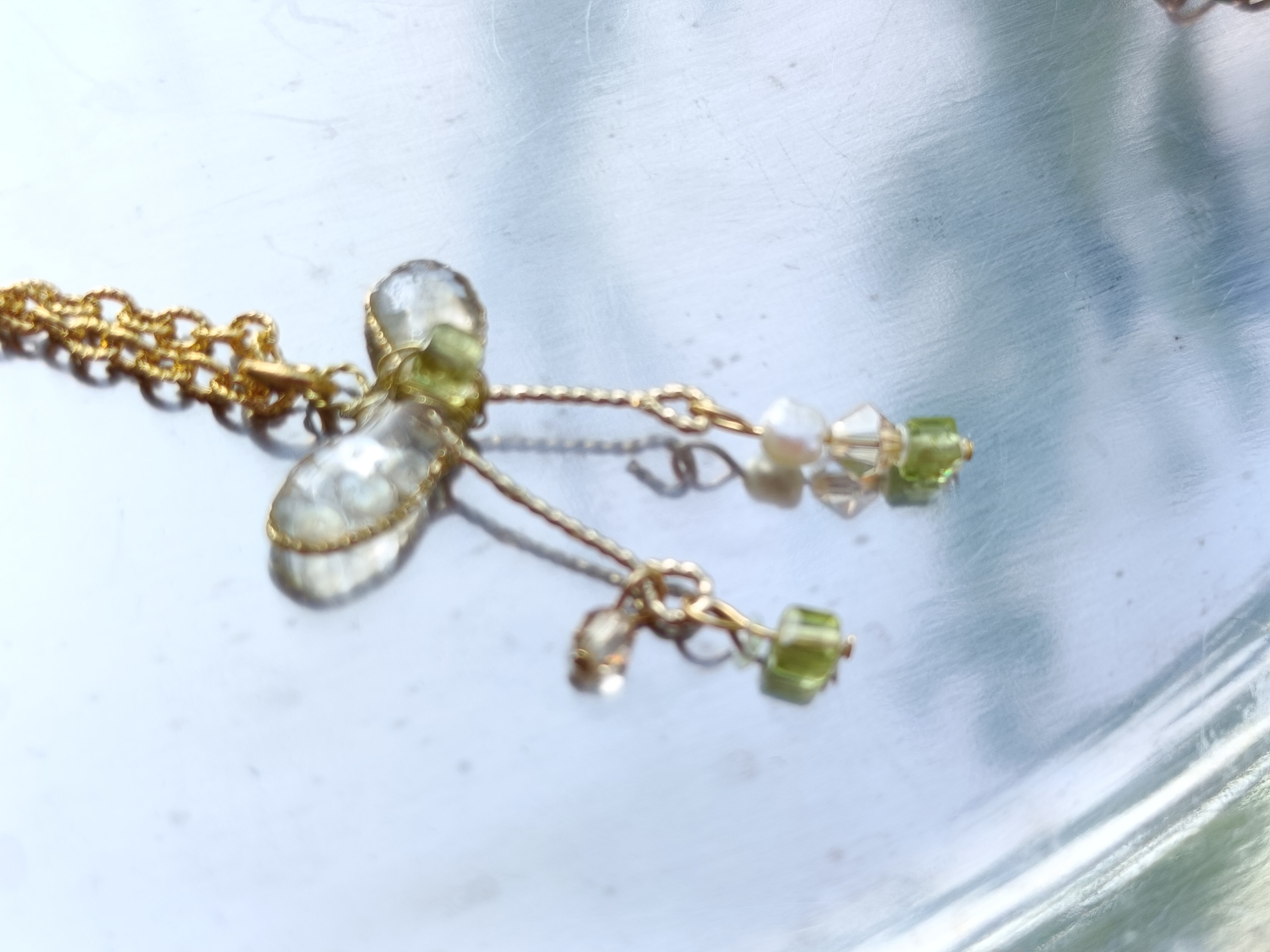 8月の誕生石のペリドットは前向きな気持ち、浄化、人間関係の調和の意味を持ちます。