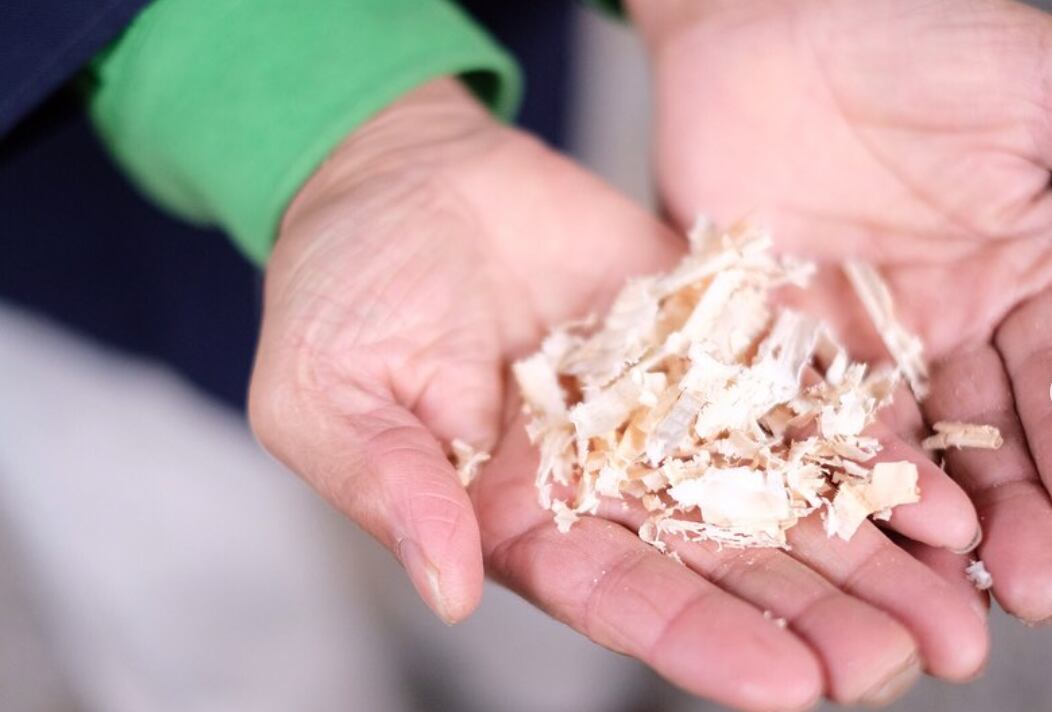 成分は、ひのきのおが粉と精油のみ。