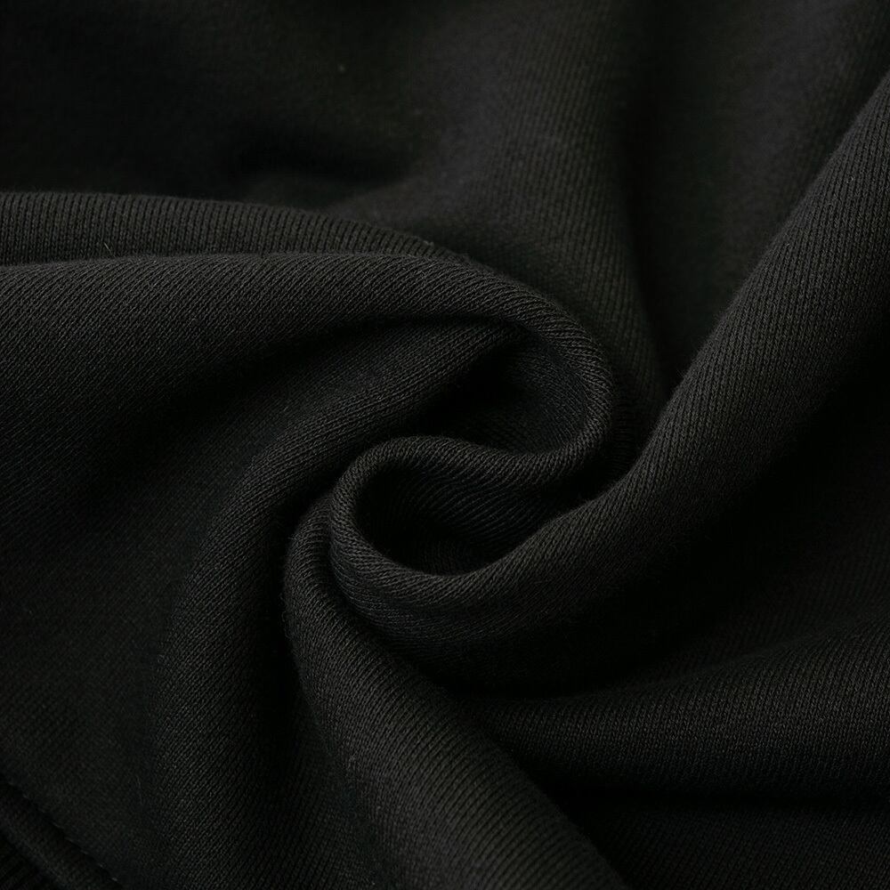 ストレッチ性のあるコットン生地を採用