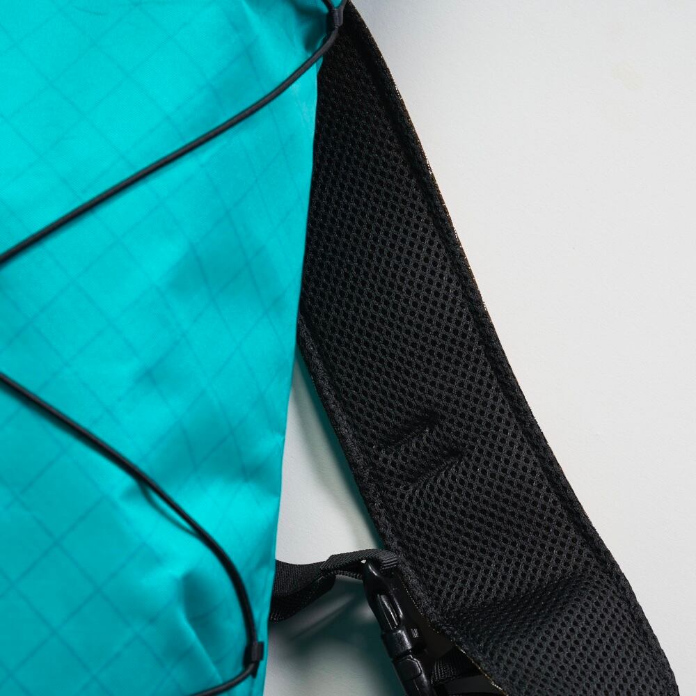 裏地はメッシュ