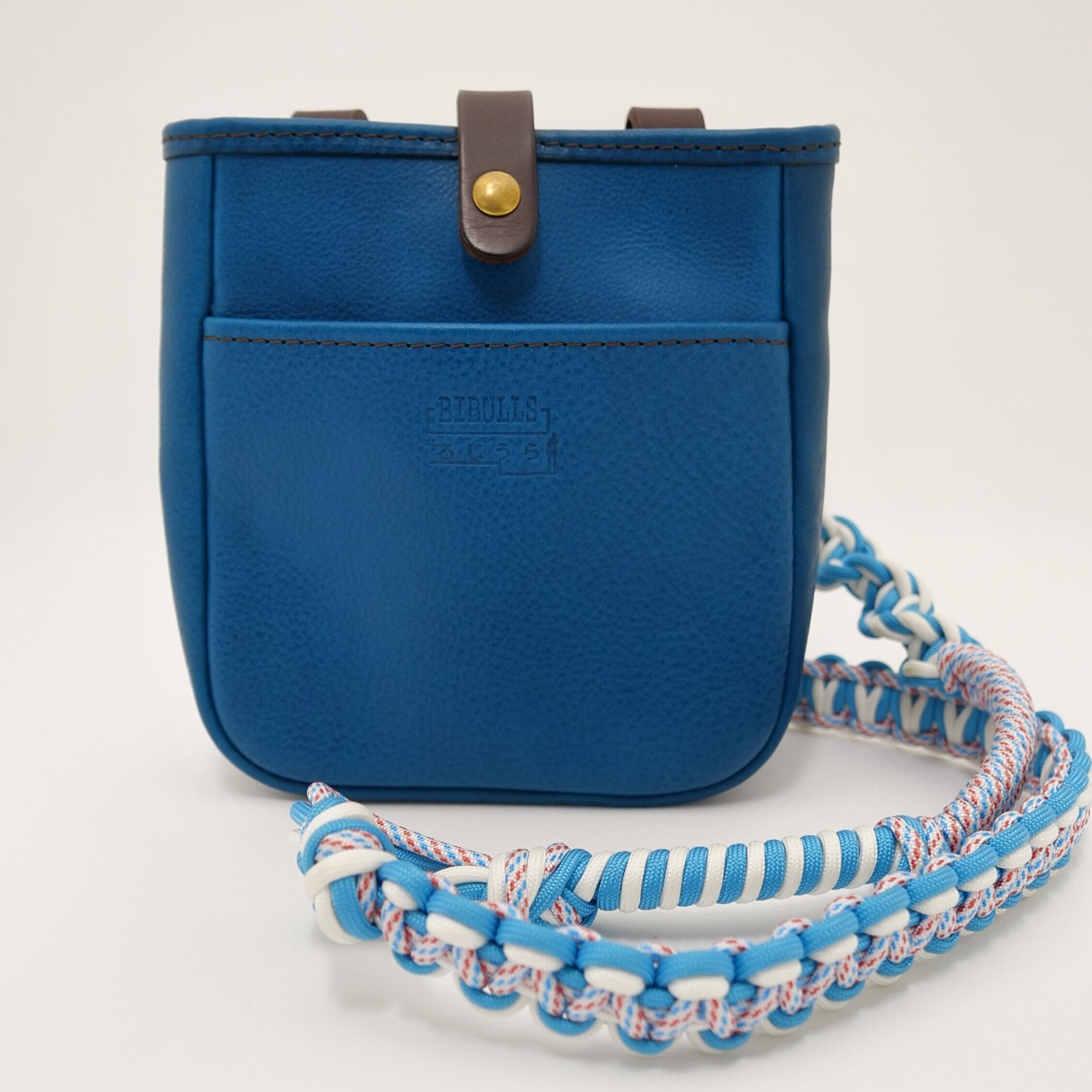 キイロ工房さんパラコードショルダーストラップと合わせるとより夏らしい爽やかな雰囲気になります。