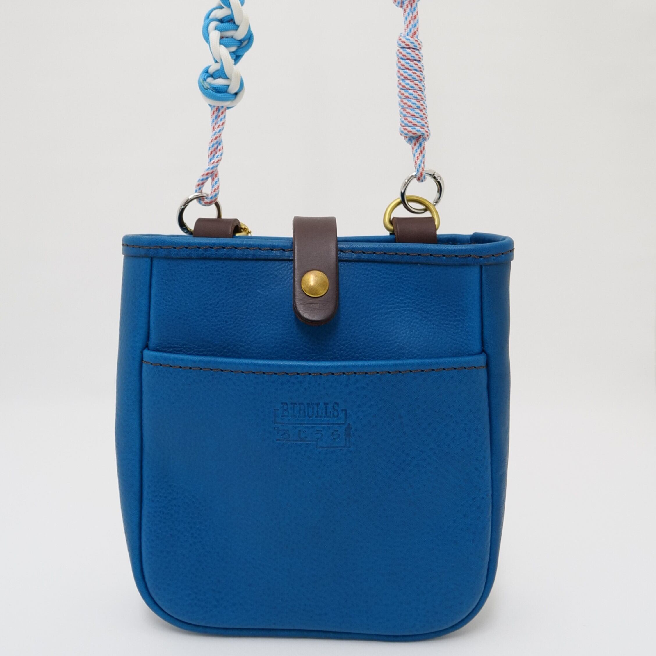 キイロ工房さんパラコードショルダーストラップと合わせるとより夏らしい爽やかな雰囲気になります。