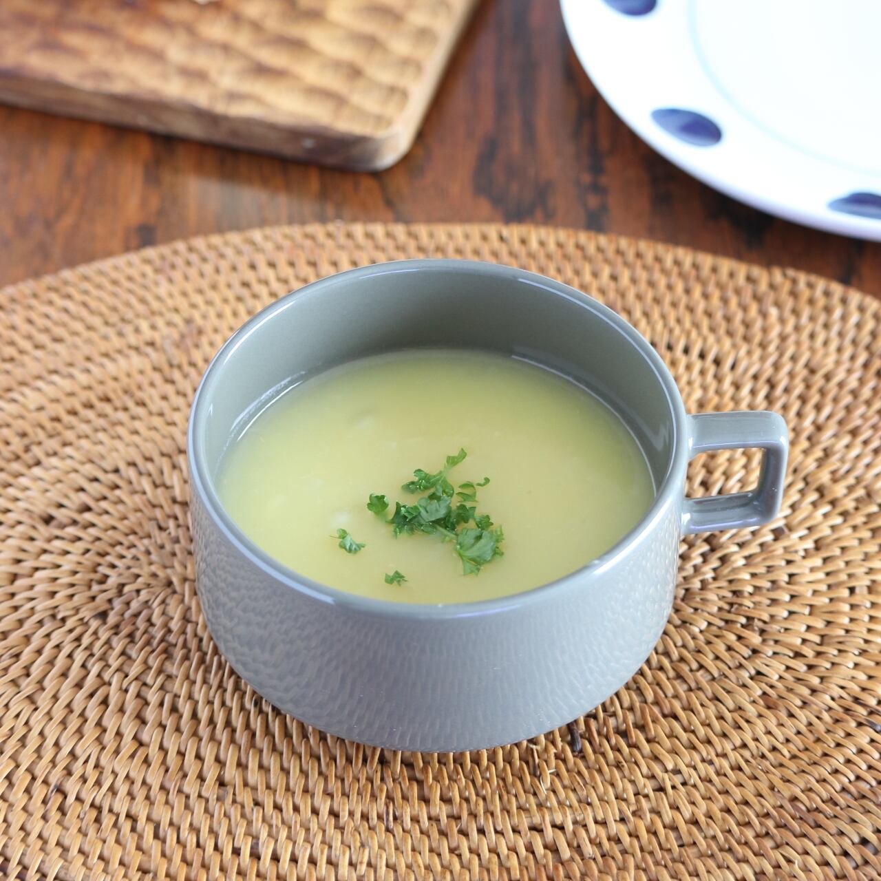 チャコールにポテトのポタージュを