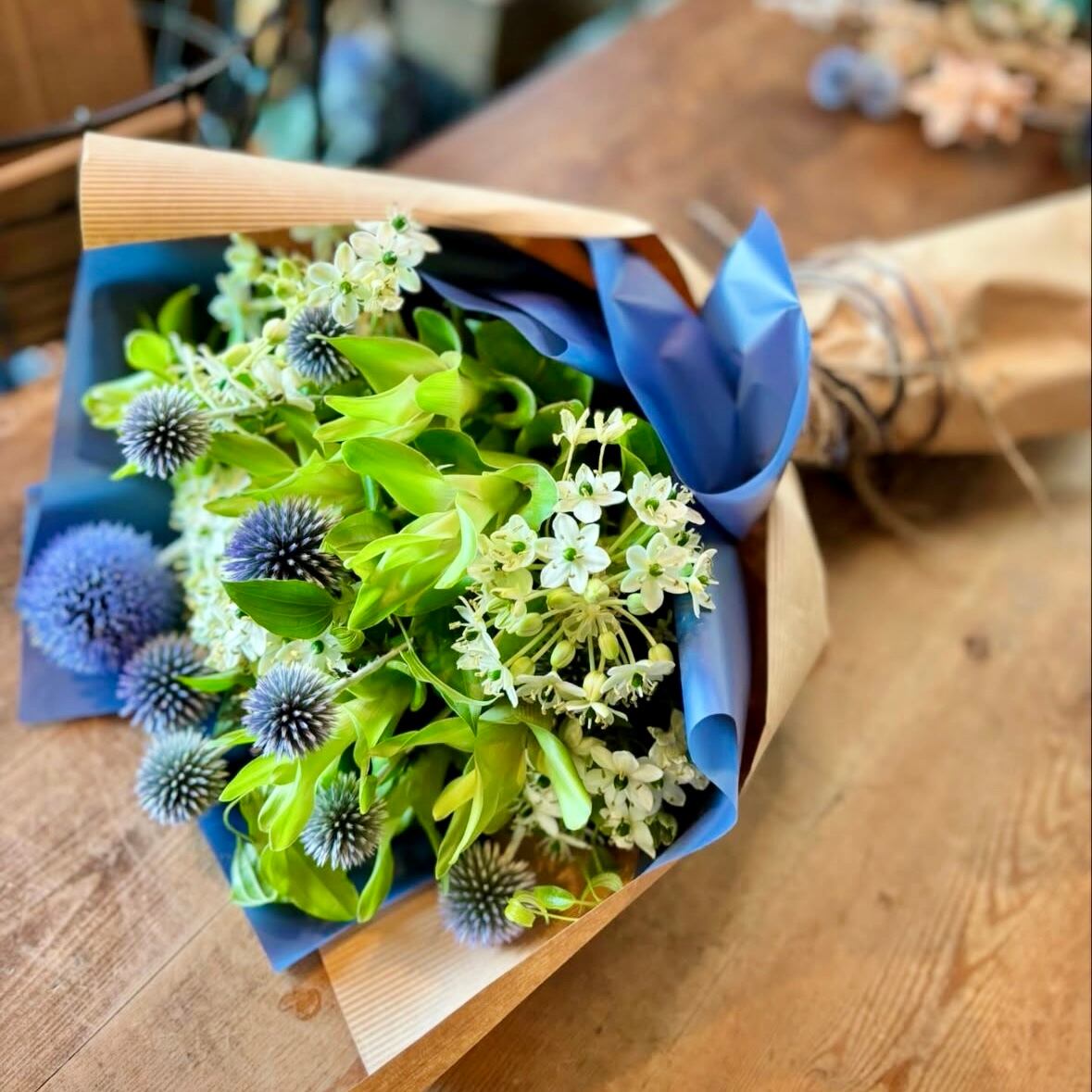 ラッピングはブルーと未晒でカジュアルに