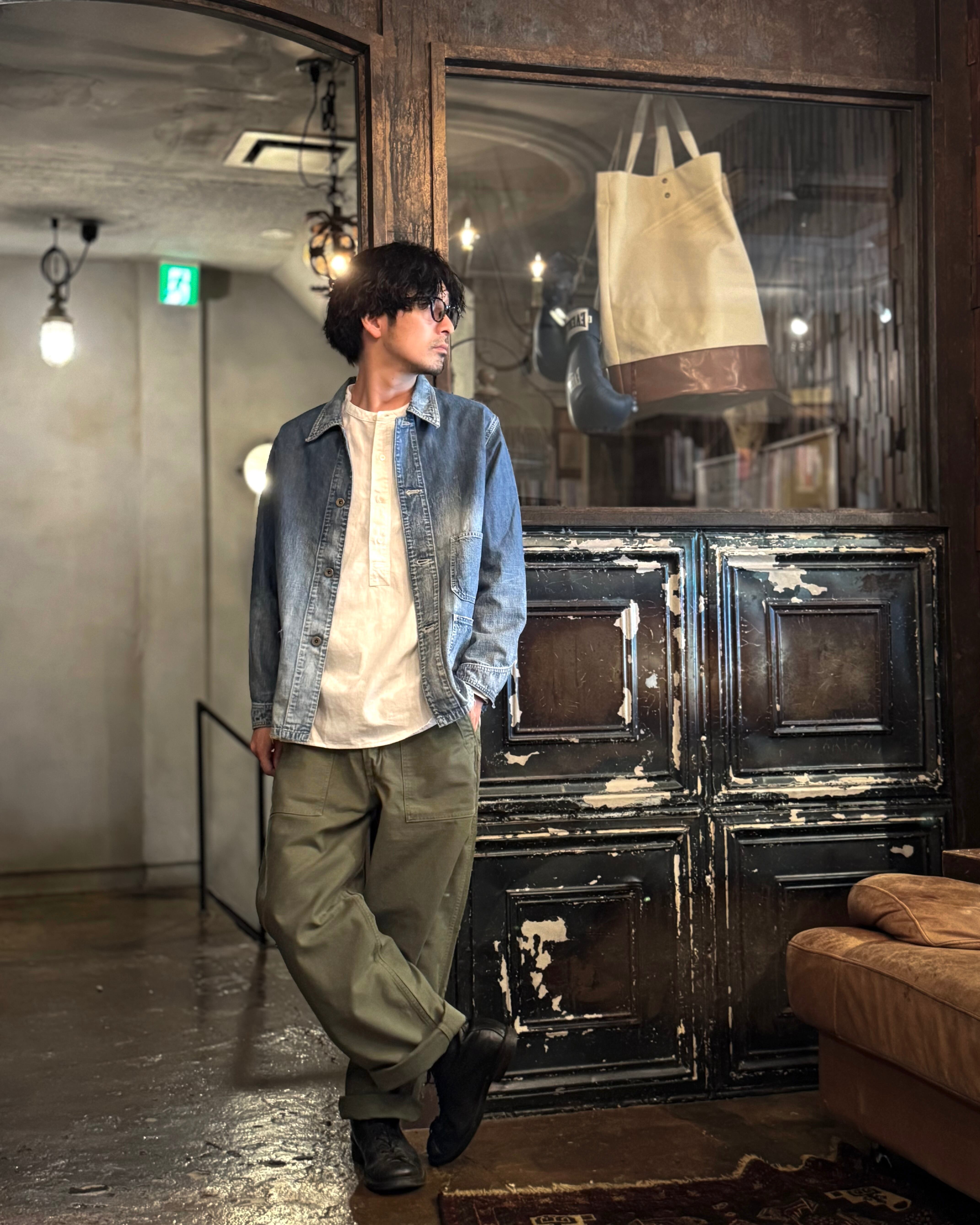 177cm 60kg 32インチ着用