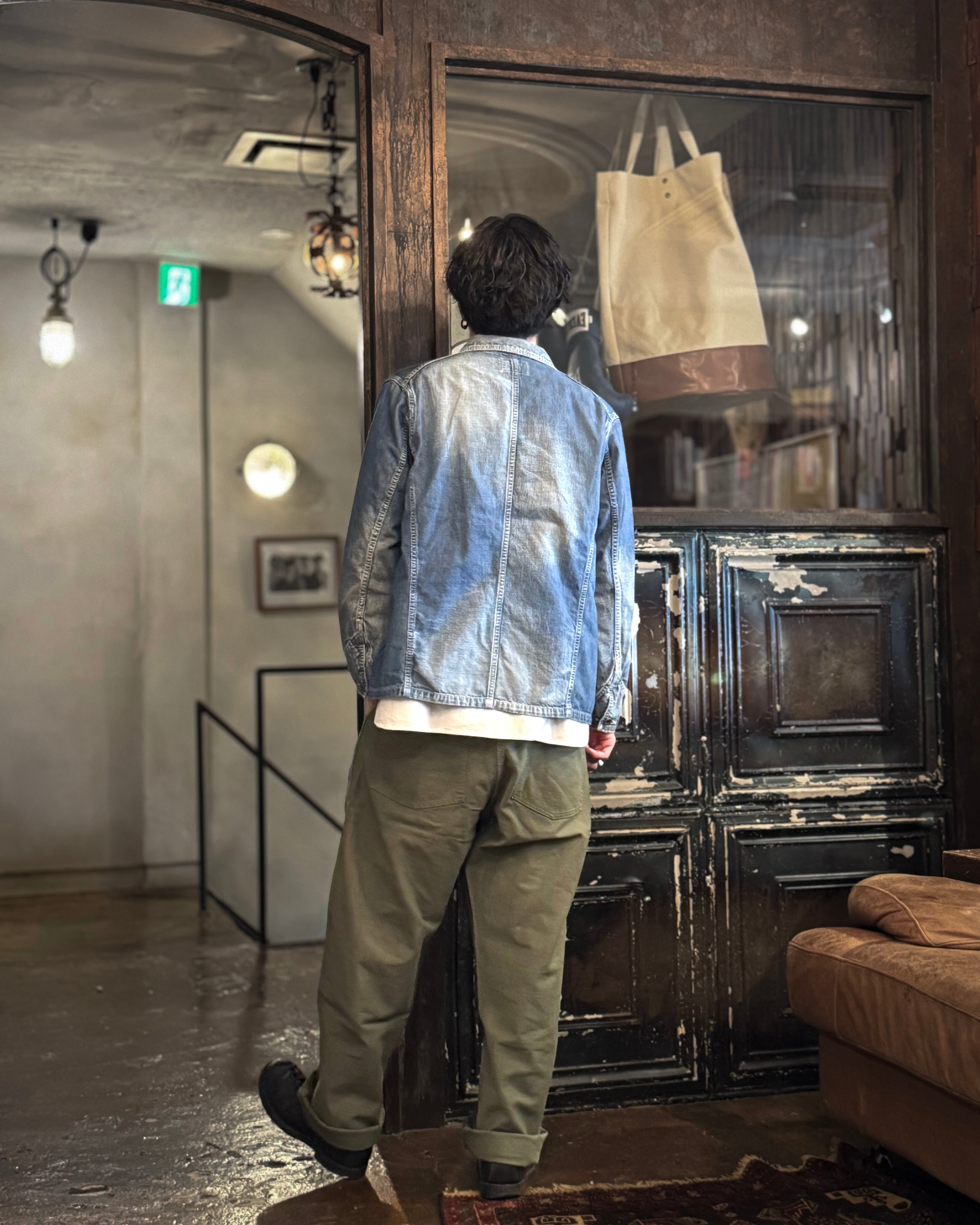 177cm 60kg 32インチ着用