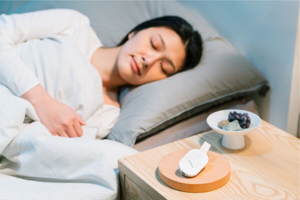 【ベッドサイドで】就寝前に使用すれば、心を穏やかに整え、安らかな眠りへ。