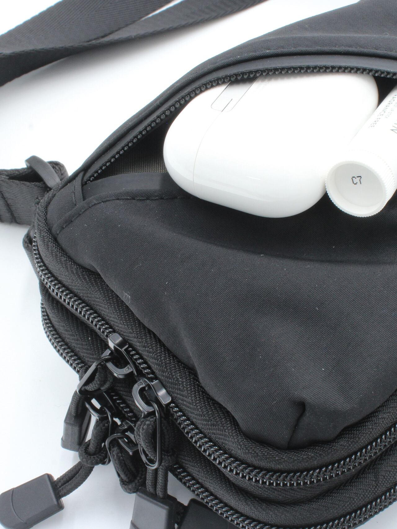 止水ファスナーを使用したフロントポケット