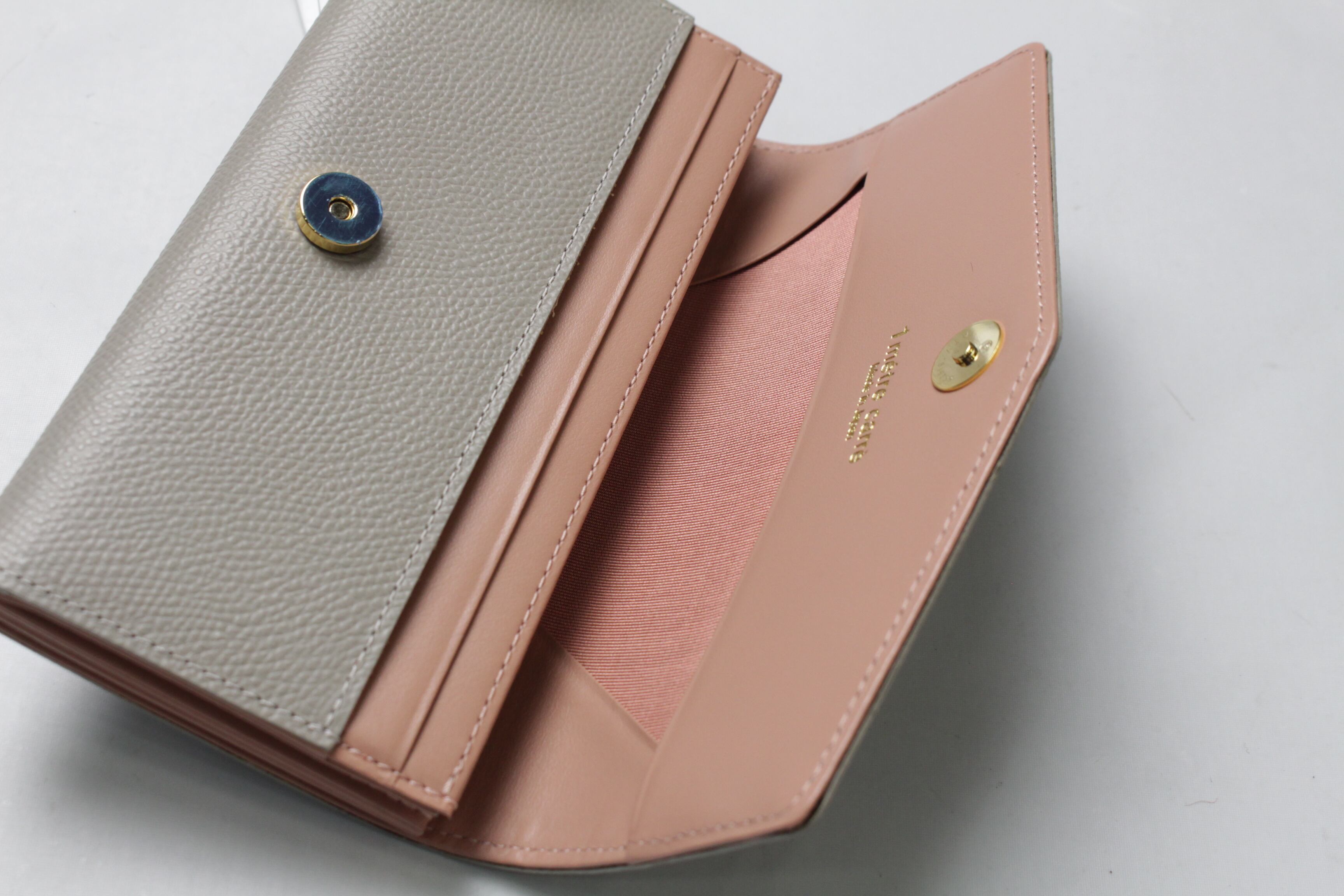 グレーベージュ×ピンクベージュ