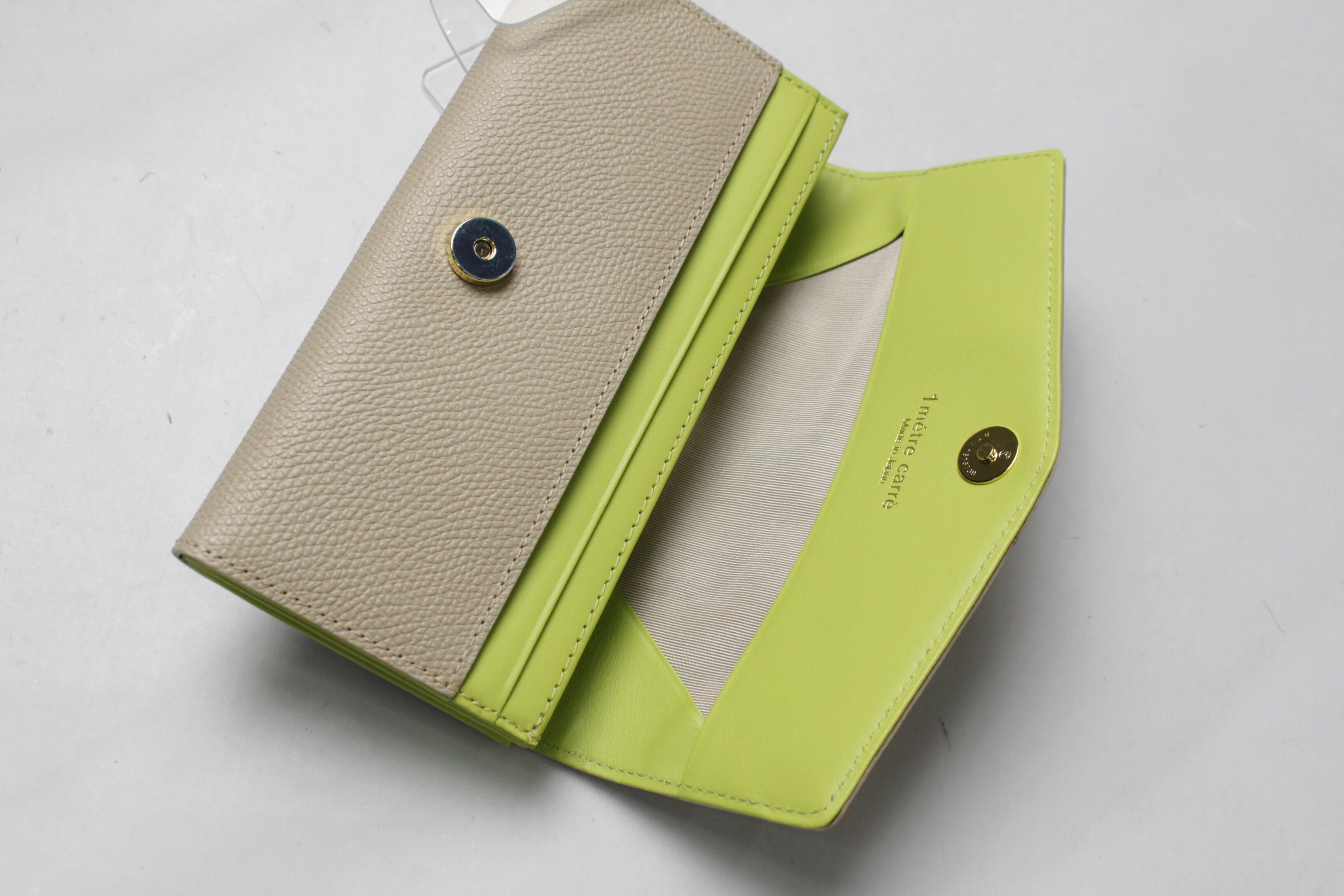 ベージュ×アニスグリーン