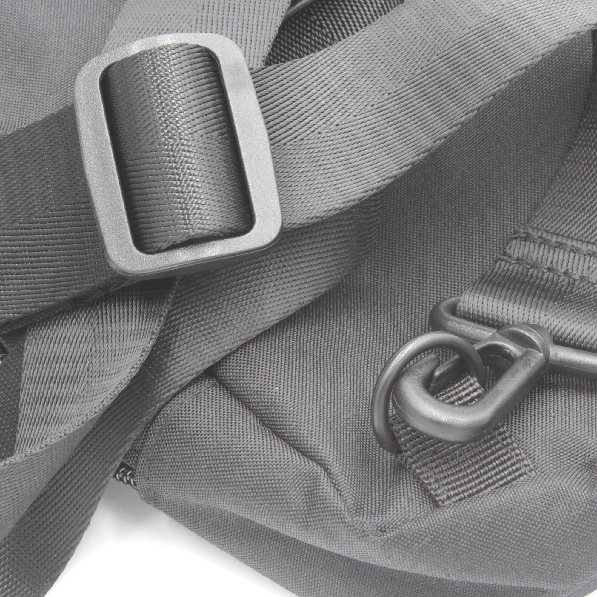 ブラッシュアップモデルはショルダーベルトのパーツが変更になっています。