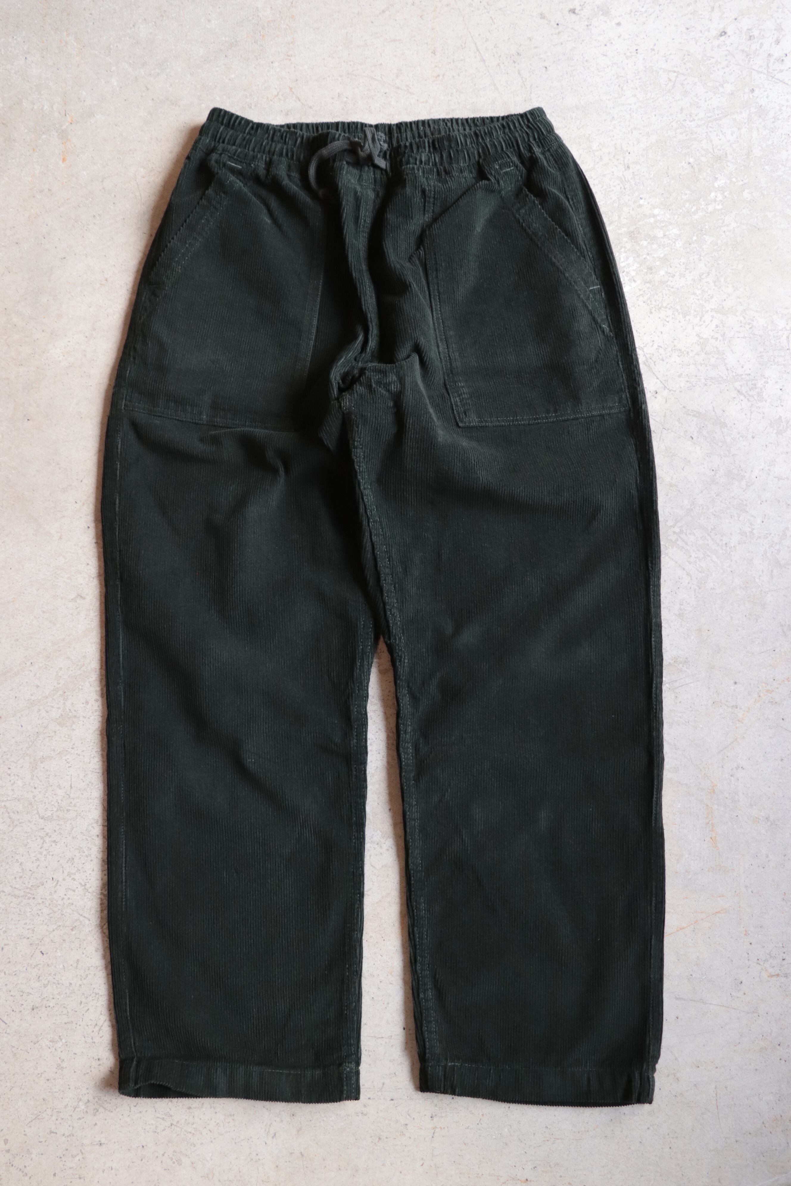 ダークグリーン