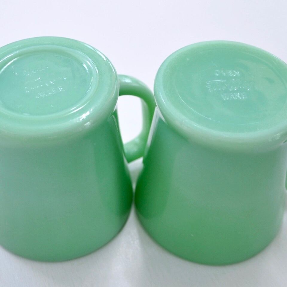 左レギュラーボトム＜右フラットボトム（愛称シェービングマグ）（高値）