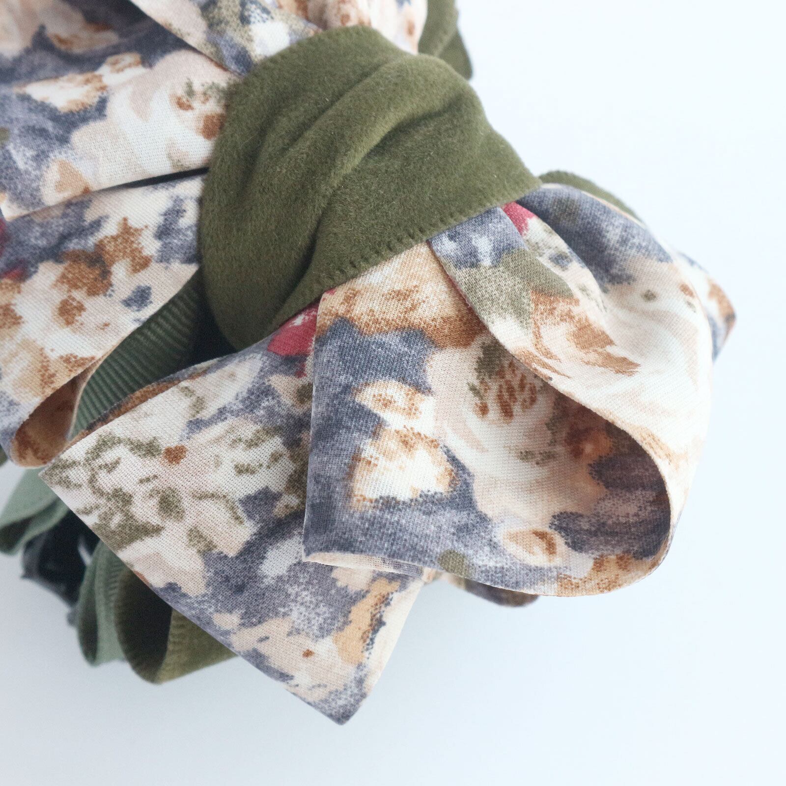 絵画のようなにじむような色合いの花柄リボン