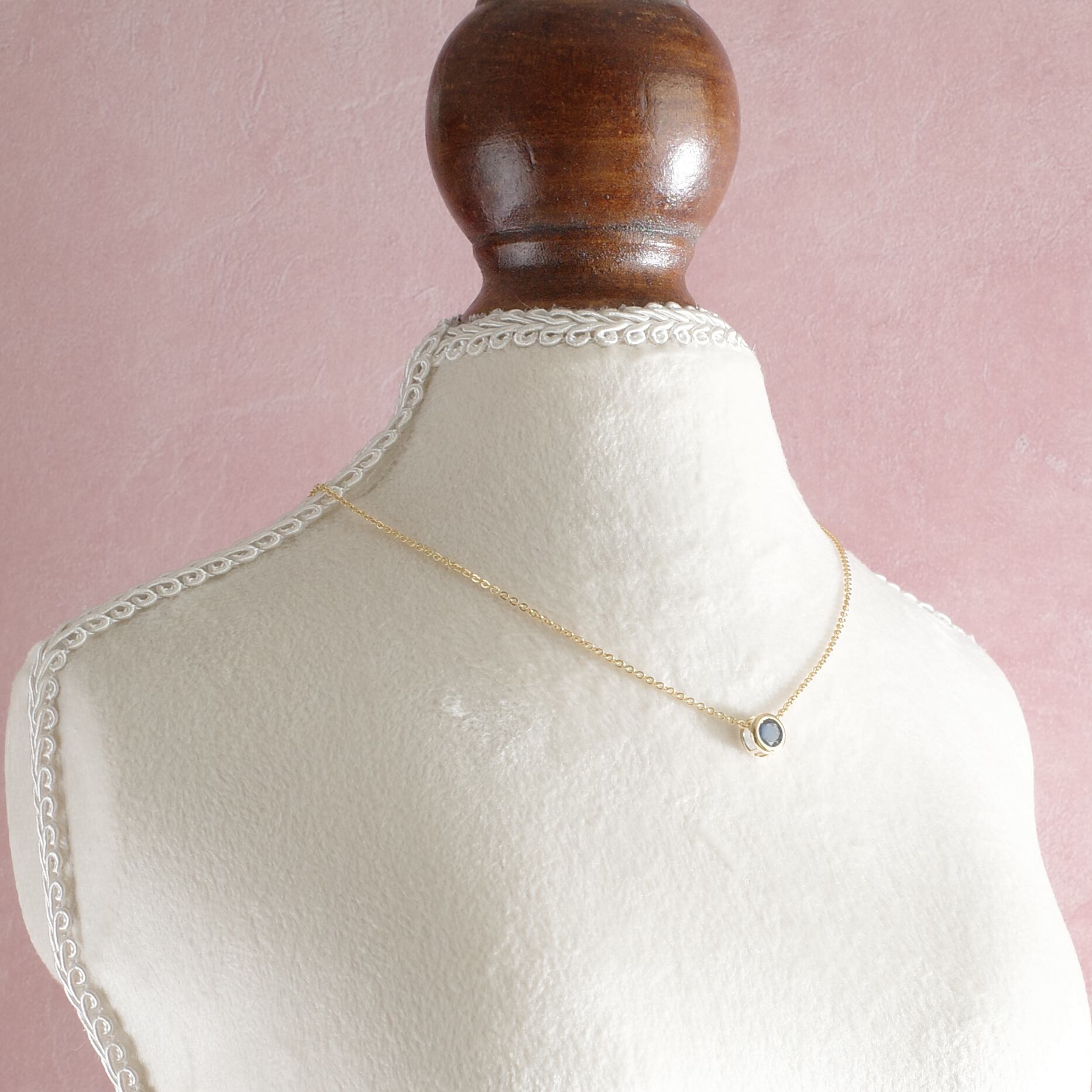 プリンセスサイズの40cmチェーンは上品で美しいラインを作り出します