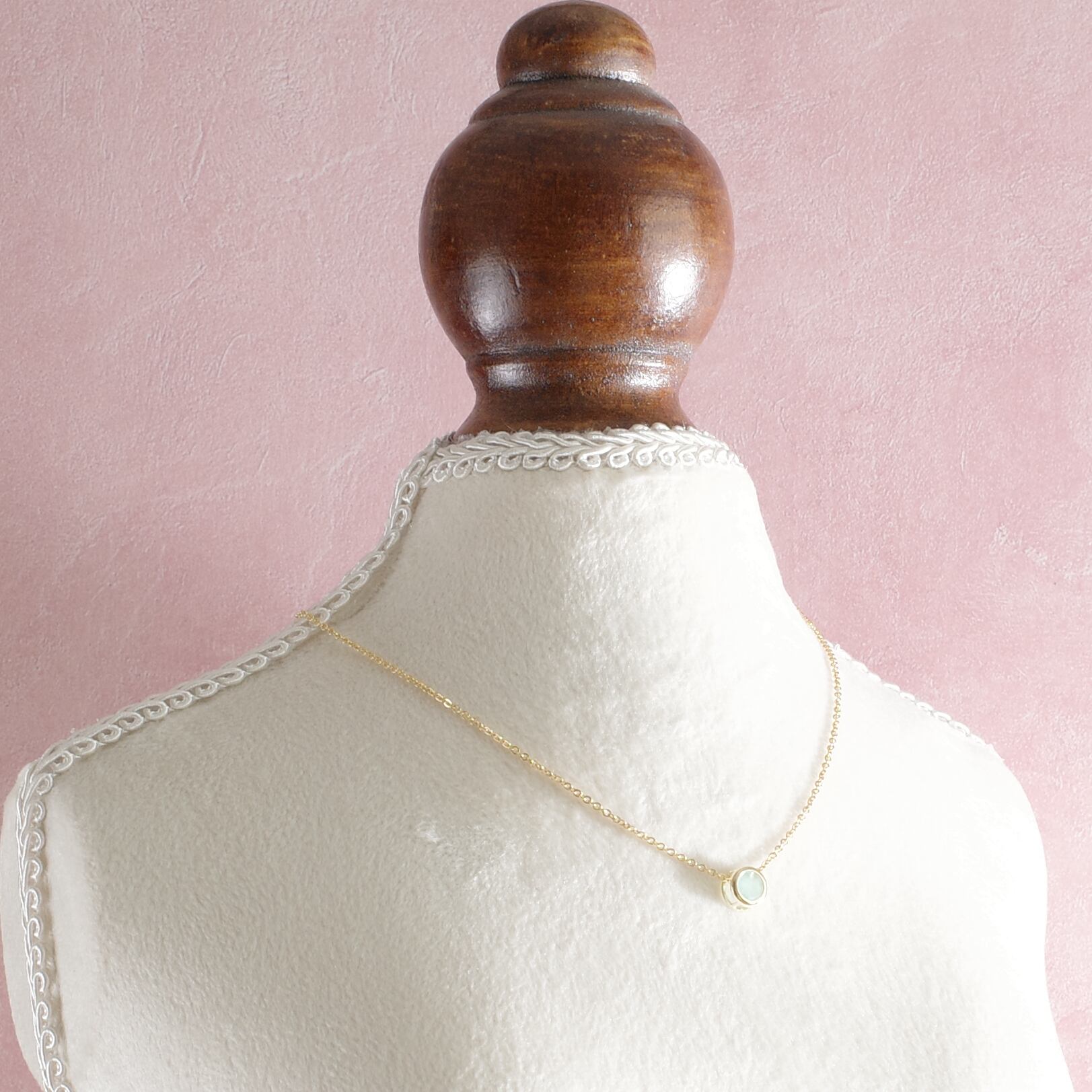 プリンセスサイズの40cmチェーンは上品で美しいラインを作り出します