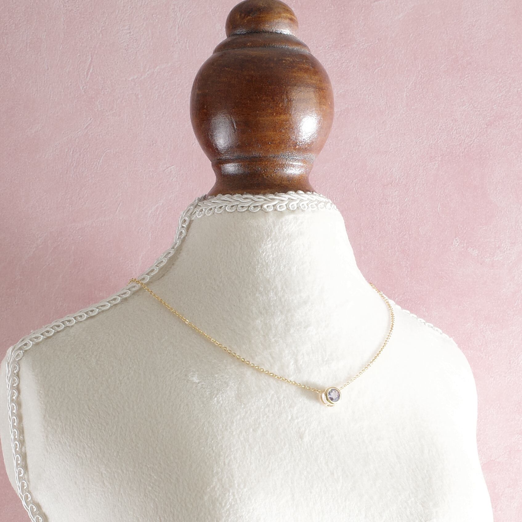 プリンセスサイズの40cmチェーンは上品で美しいラインを作り出します