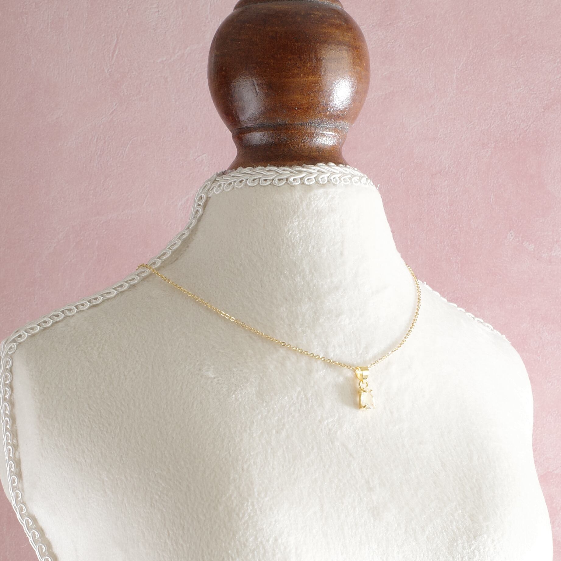 プリンセスサイズの40cmチェーンは上品で美しいラインを作り出します