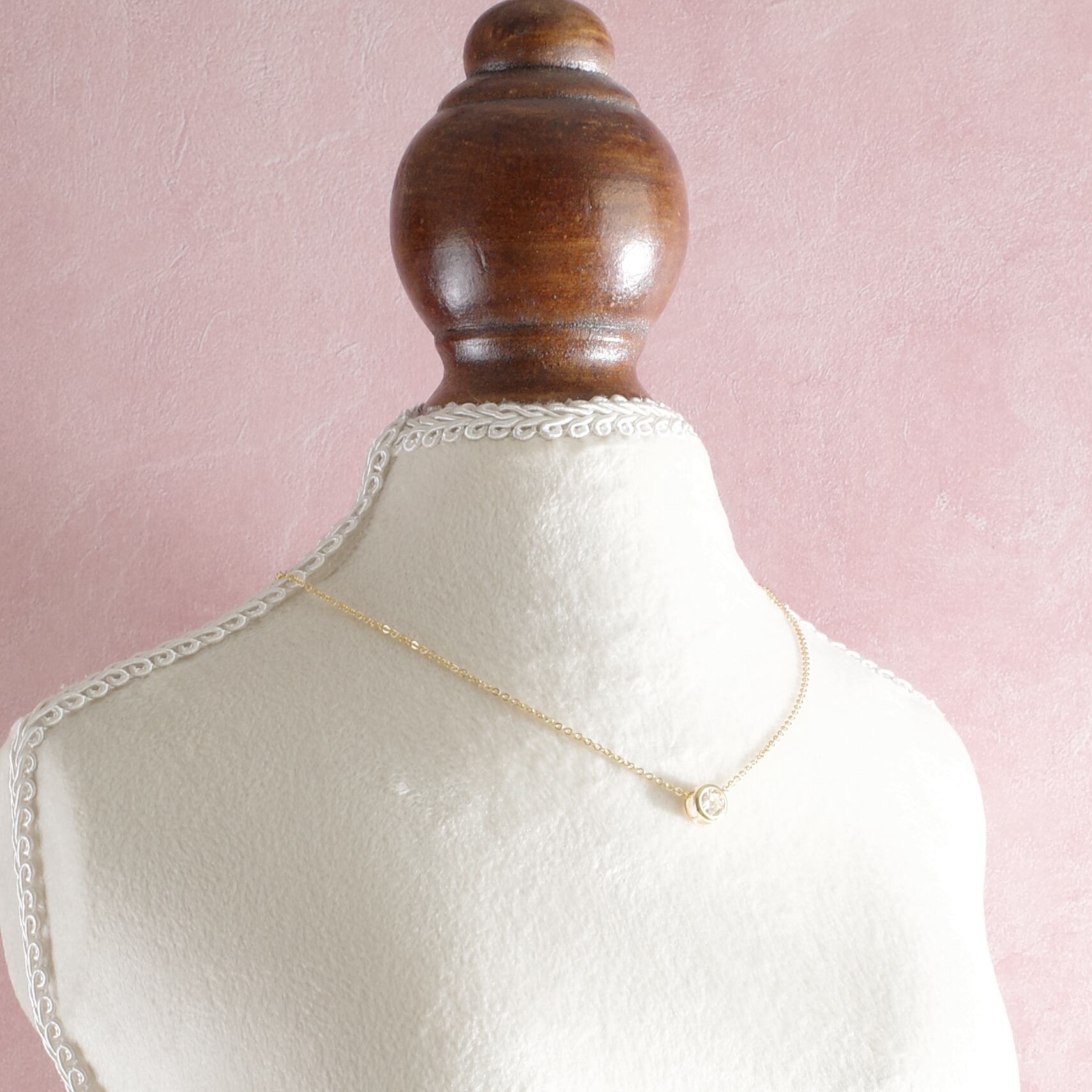 プリンセスサイズの40cmチェーンは上品で美しいラインを作り出します