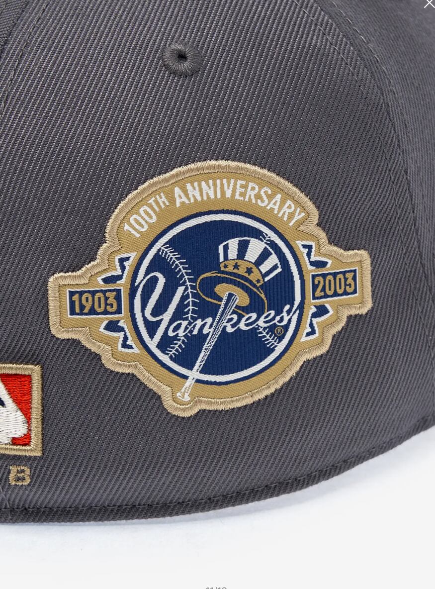 Charcoal Grey(カリナ着用)