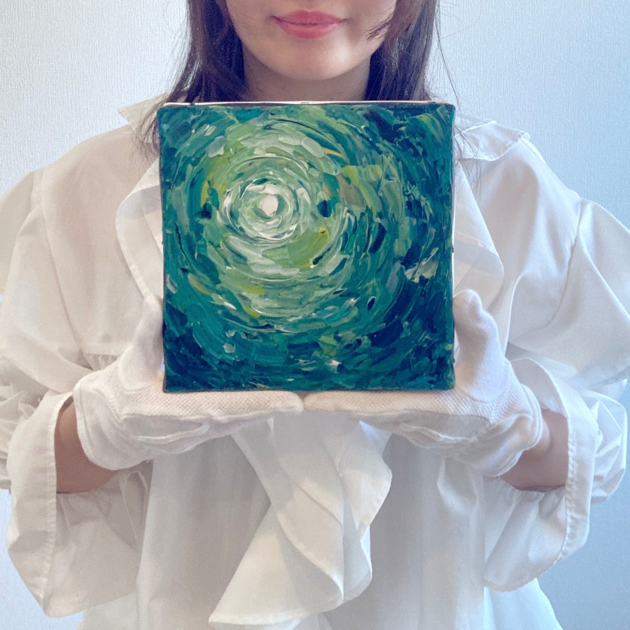Hand-painted by infinity artist NAO, Japan.