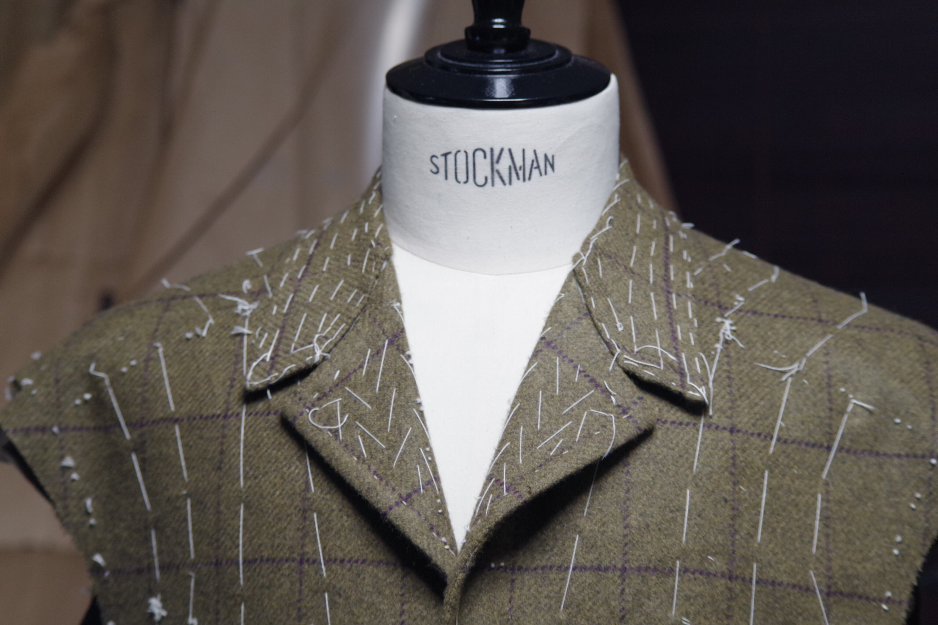 ウインドウペーンを見て頂ければ生地が襟の形に合わせて変化しているのが分かりやすいかと思います