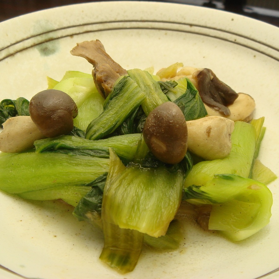 ほんしめじとチンゲンサイの炒め物