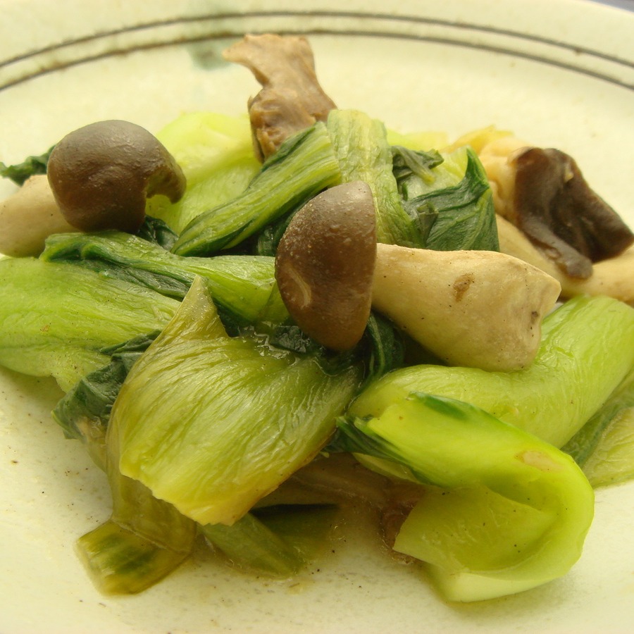 ほんしめじとチンゲンサイの炒め物