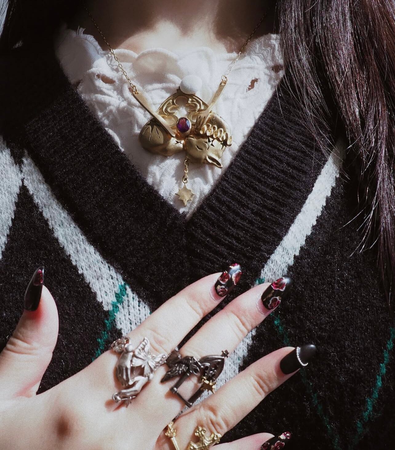 ベストなど、首元がVのお洋服と相性抜群