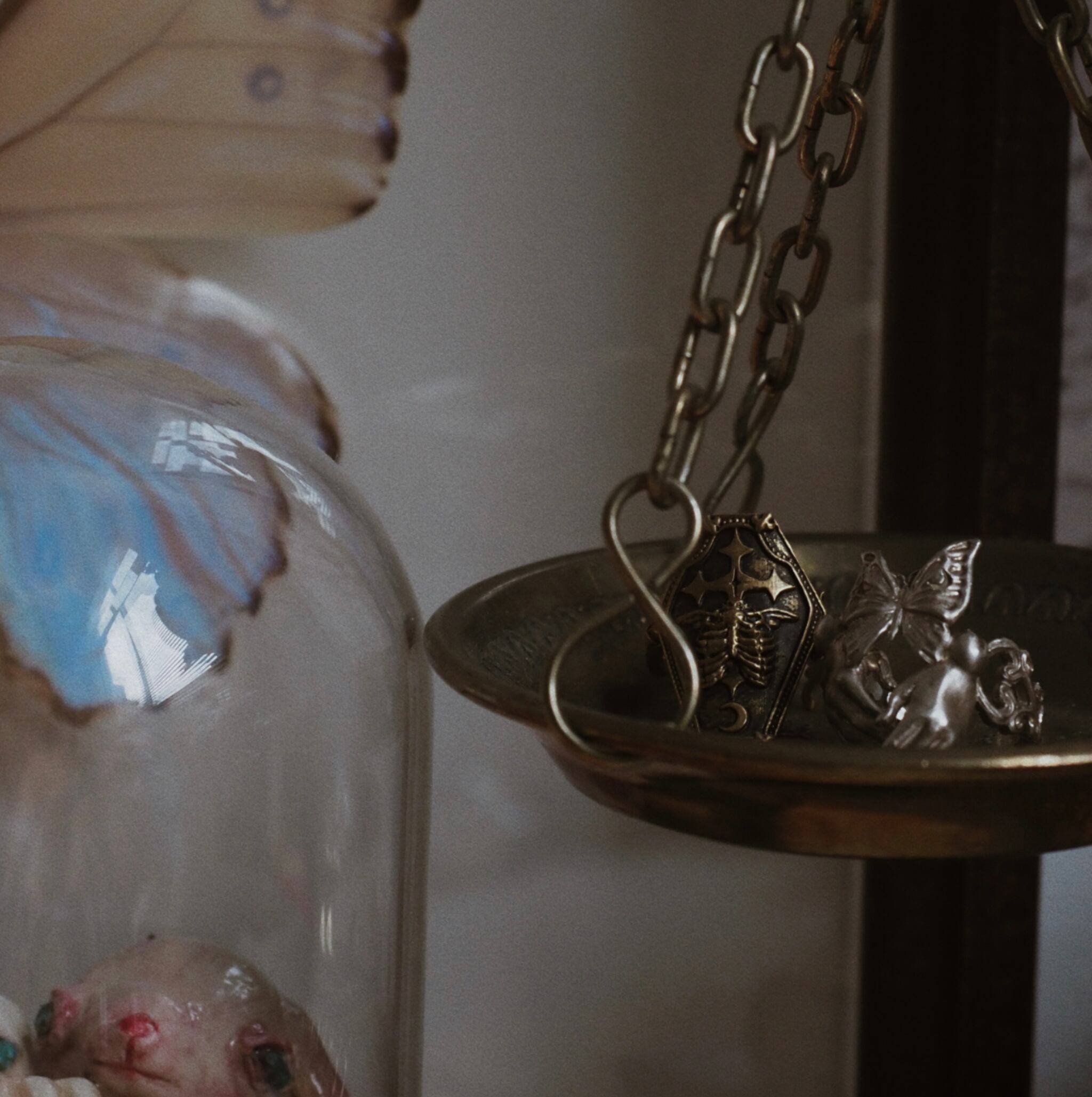 天秤に置いたり