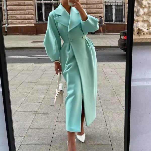 エメラルドグリーン