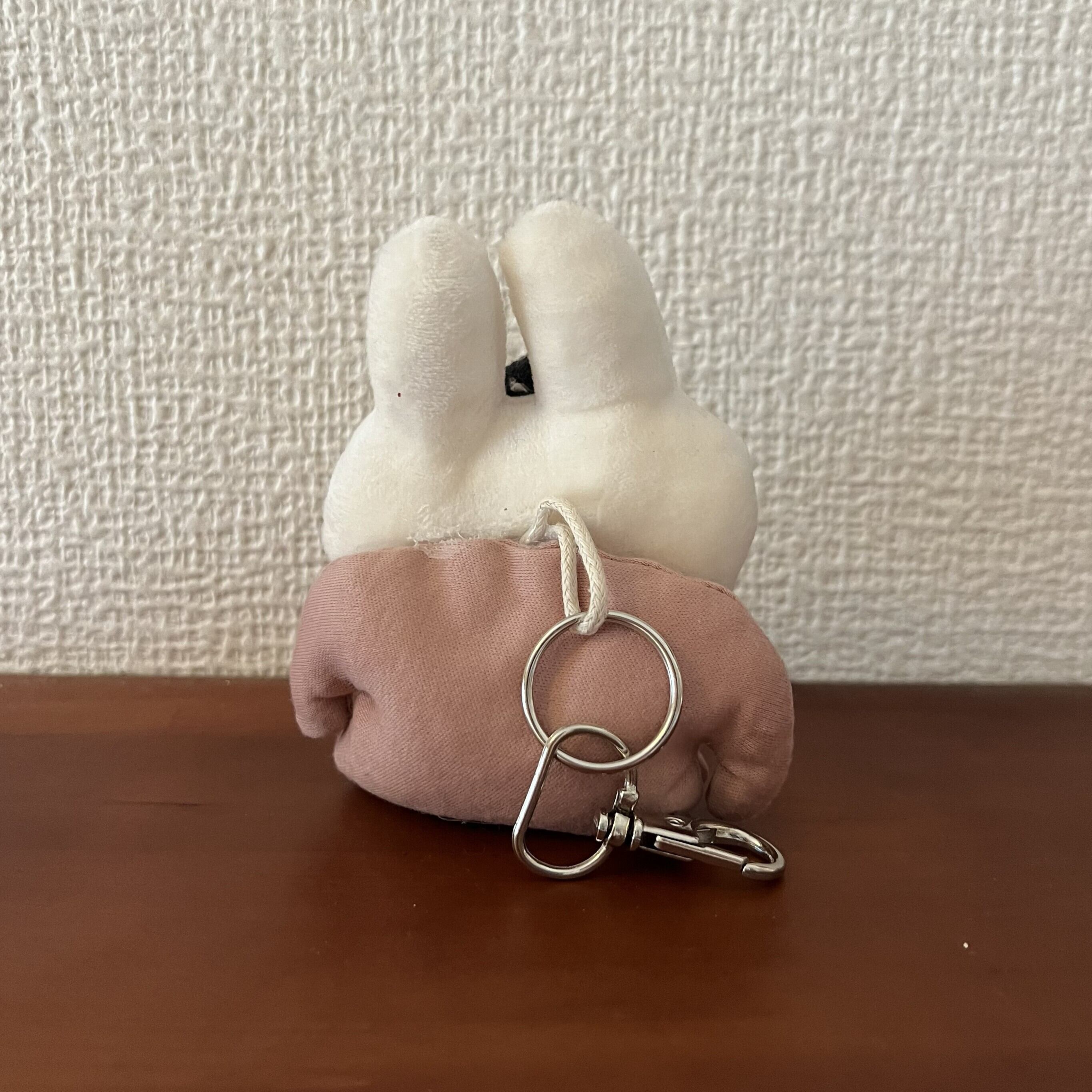 つぶらな瞳（背面）