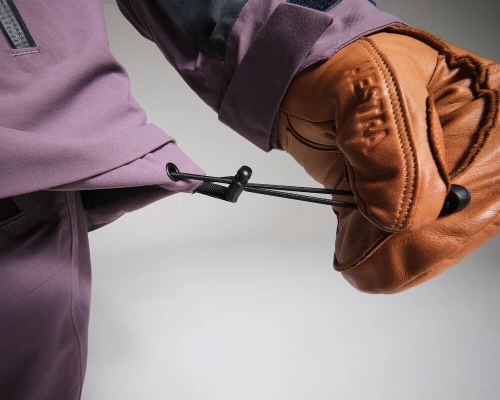 裾にシンチドローコード