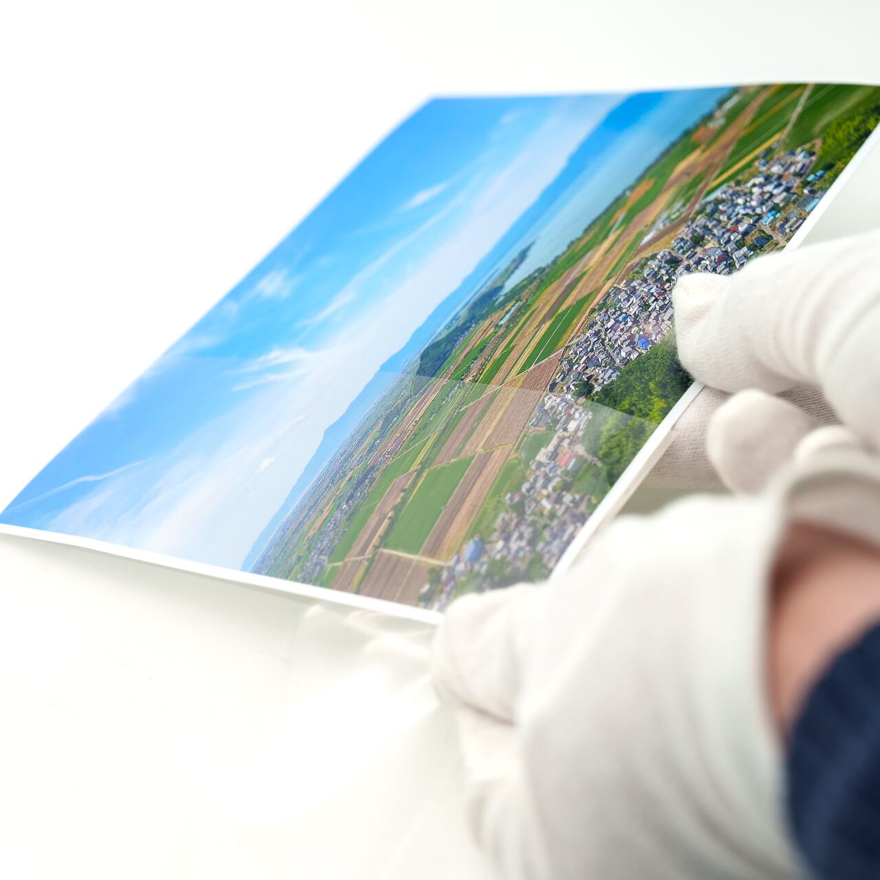 検品後透明スリーブに収納