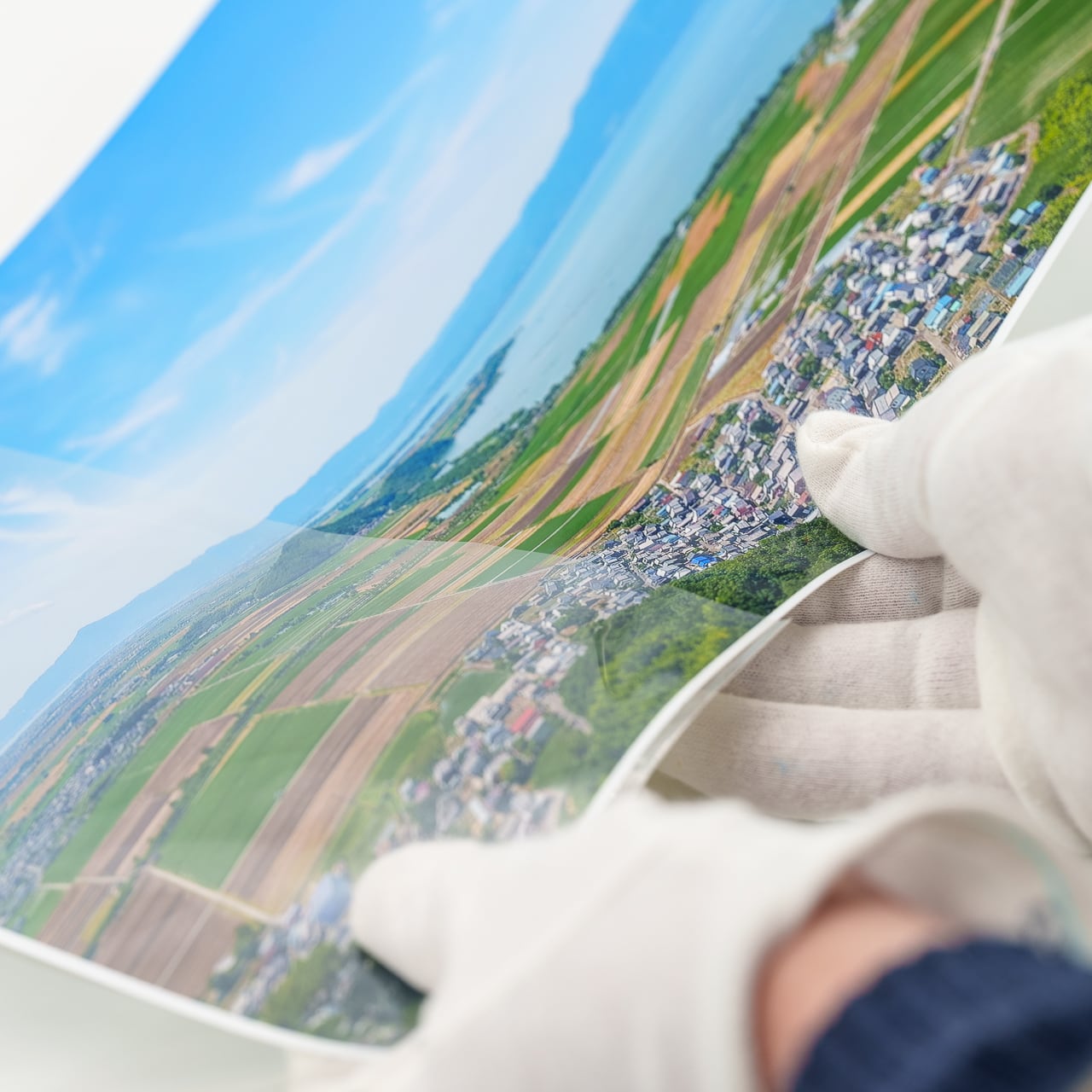 検品後透明スリーブに収納