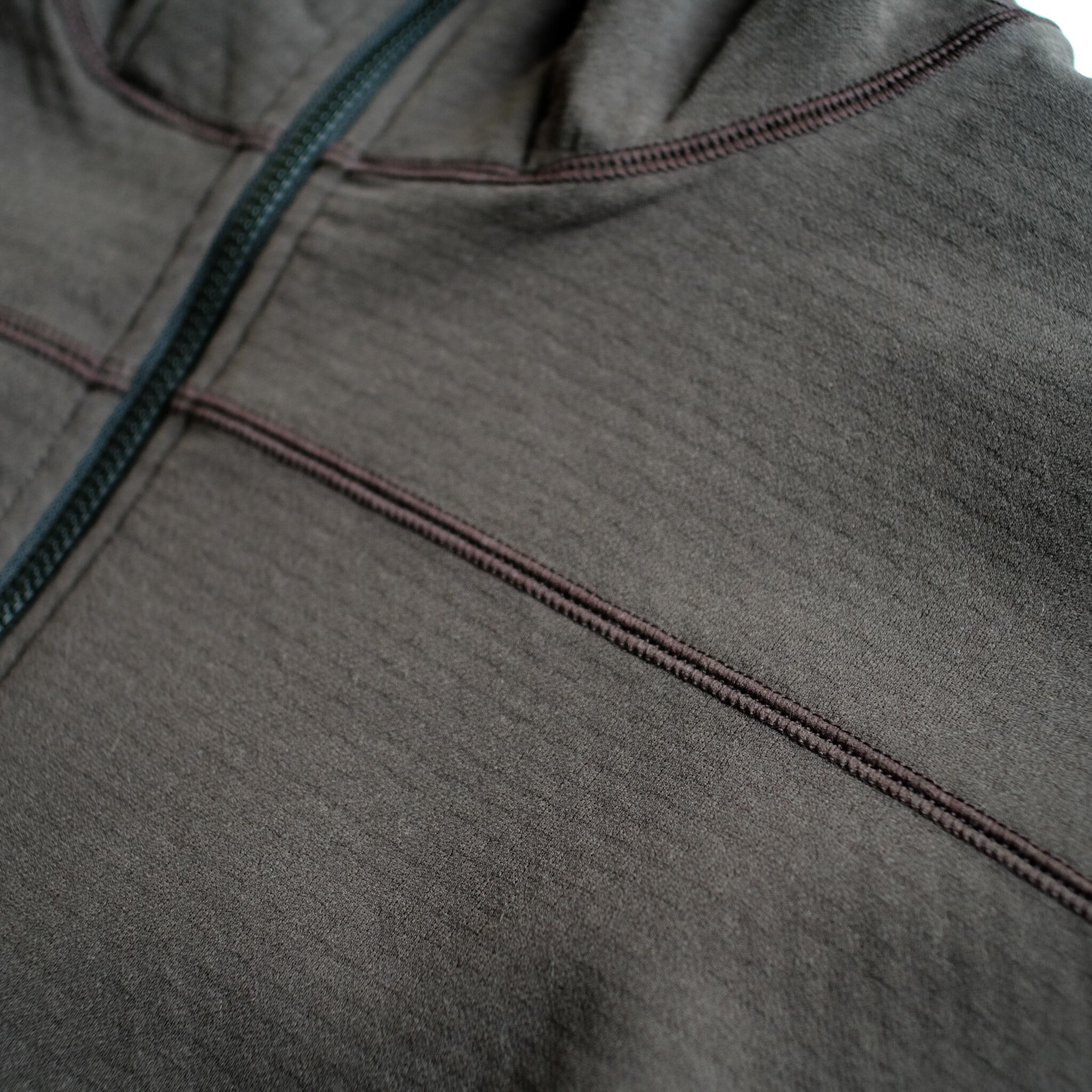 汗を汗を拡散する表面、滑りよく冬のレイヤリングに重宝