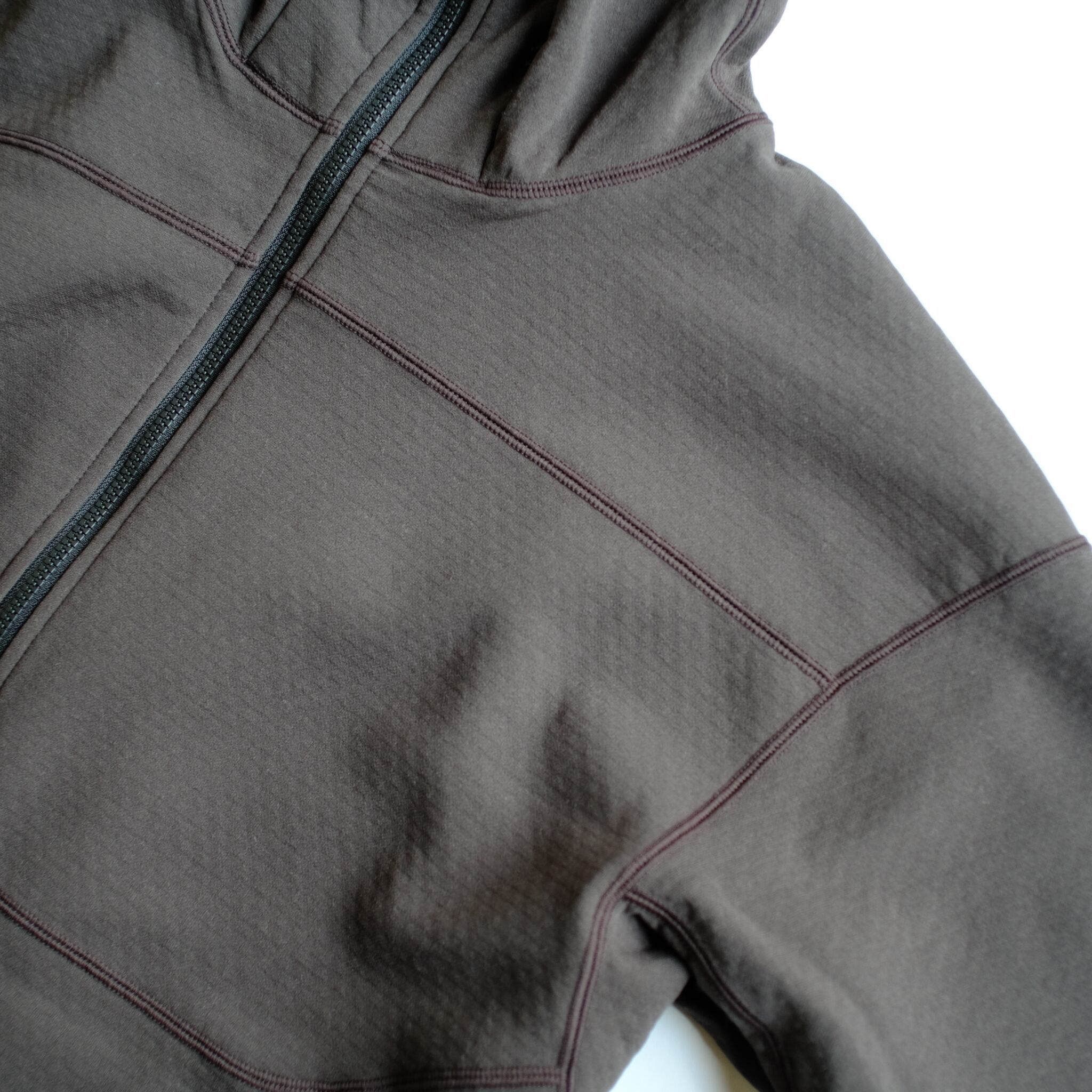 縫い目が肩に当たらないフラットシーム