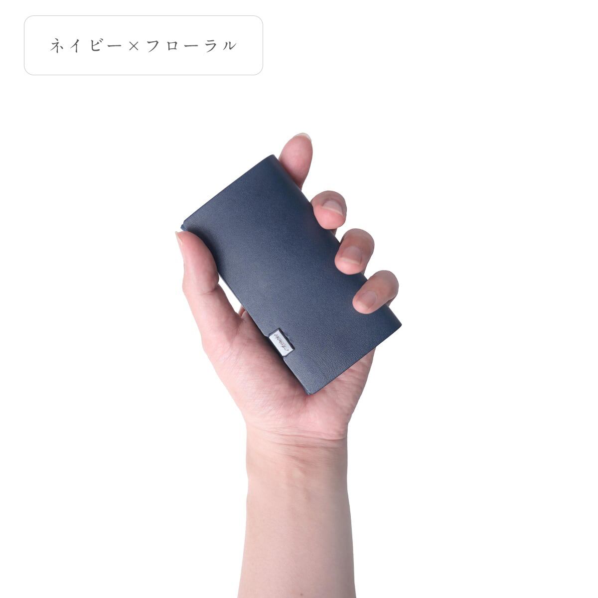 カラー :  ネイビー×フローラル