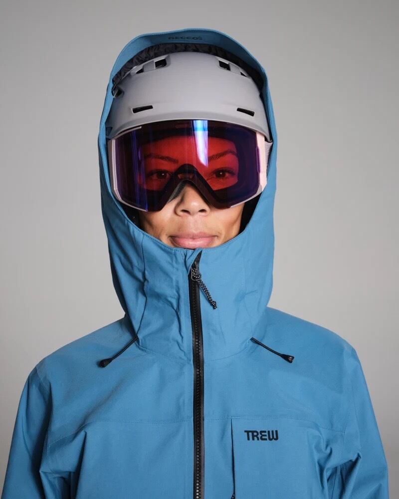 ヘルメット対応・3点調整可能なフード