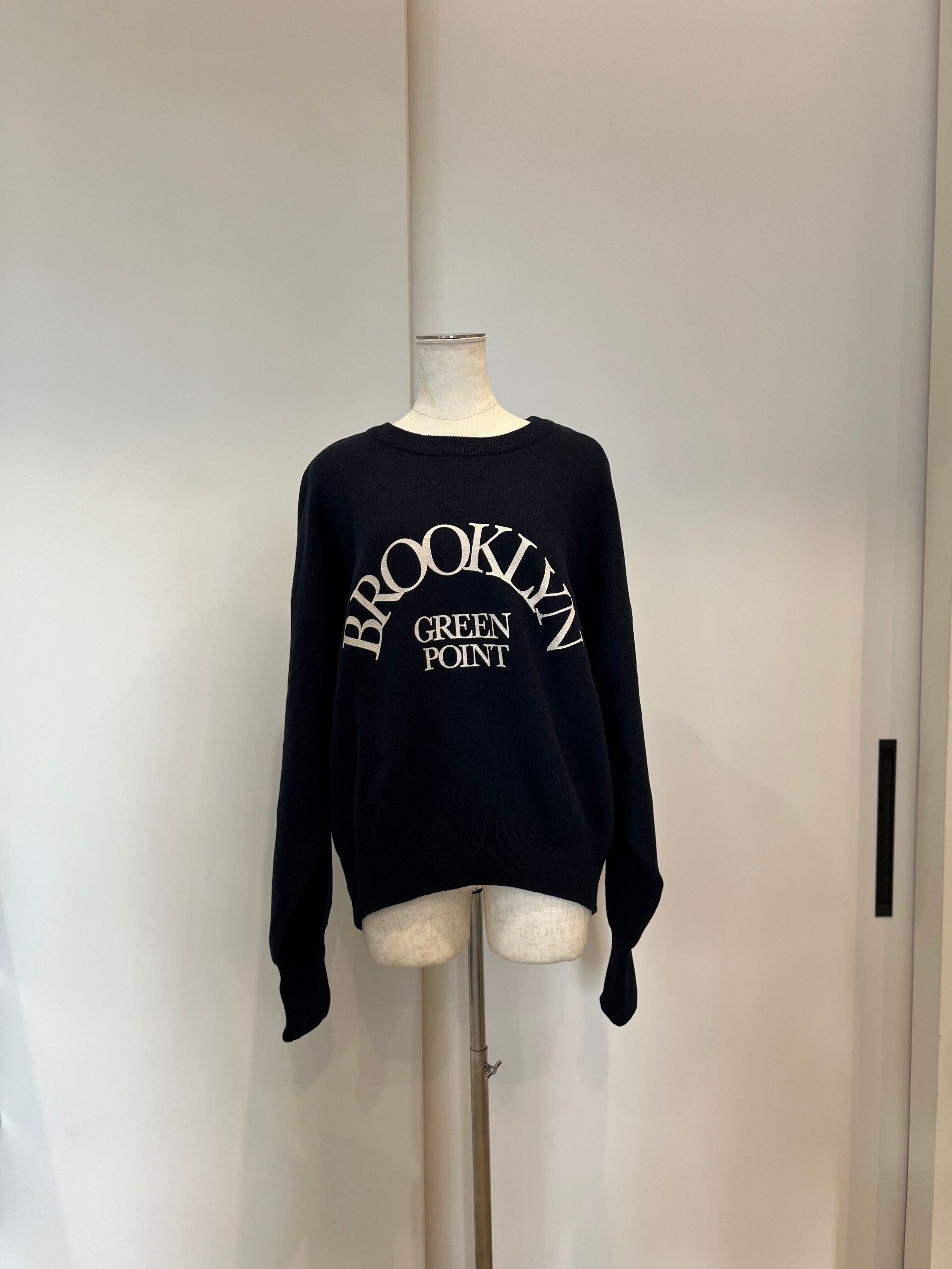 スウェットライクなロゴニットnavy