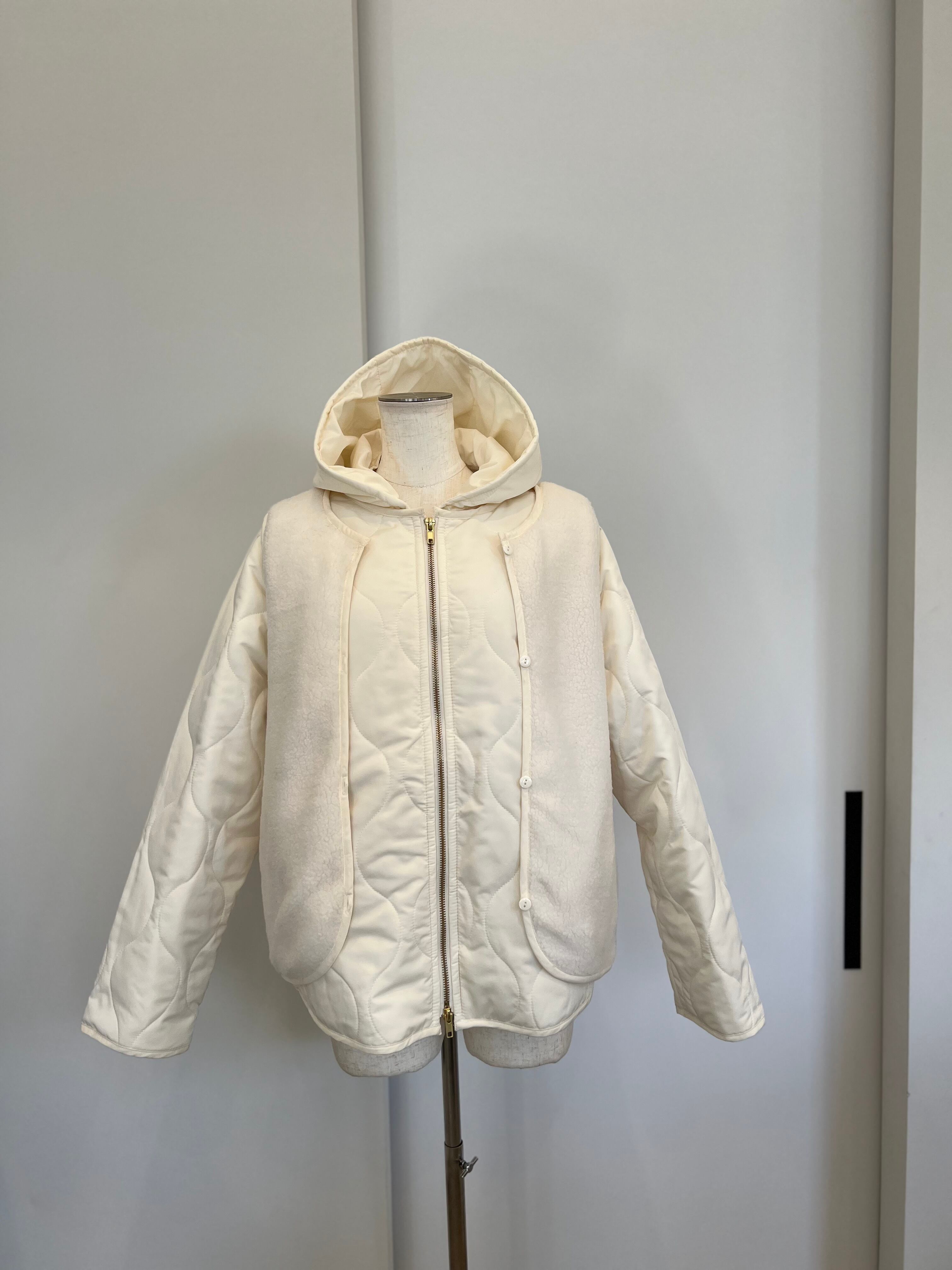 アウターの上にベストを着用しても○