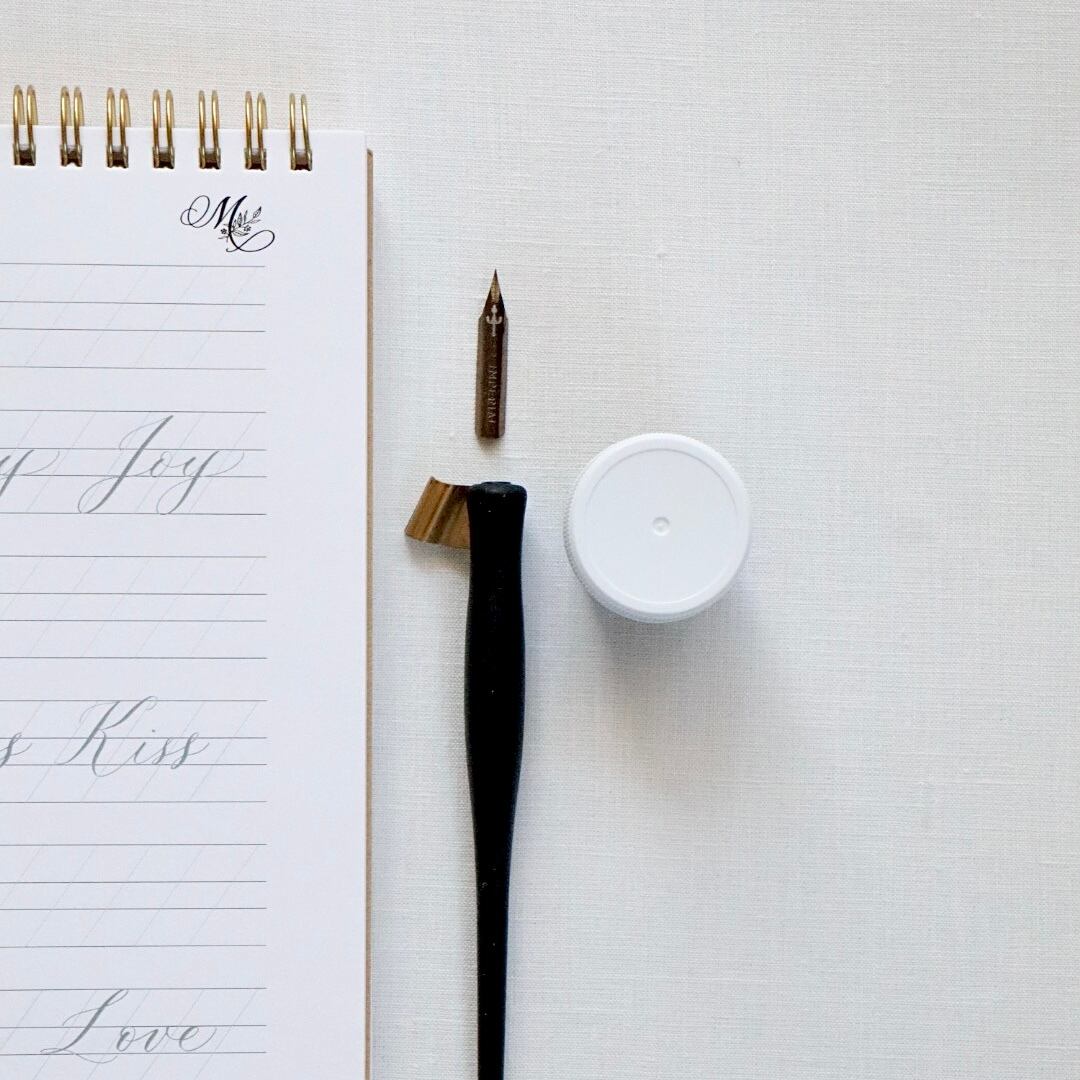 【お道具付き】(ペンホルダー・ペン先・黒インク)はオプションから選択いただけます