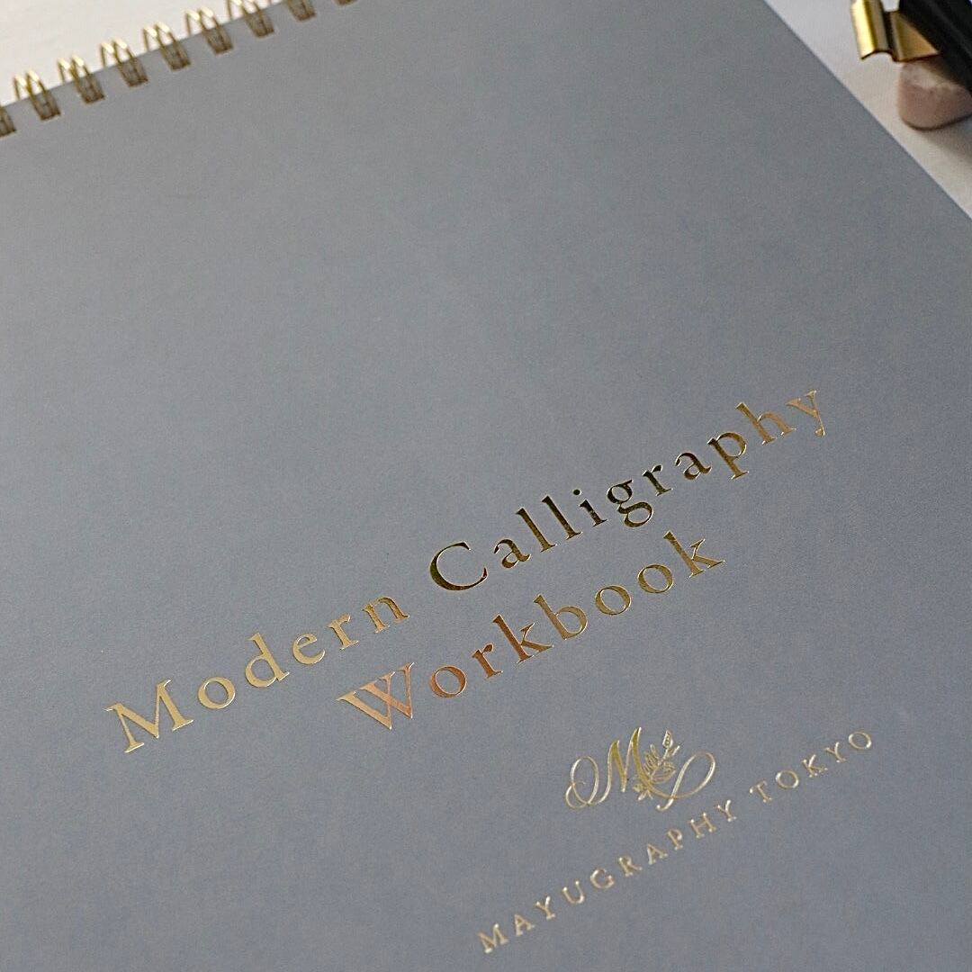 ゴールドの箔押し＆リング式で上品な仕上がり